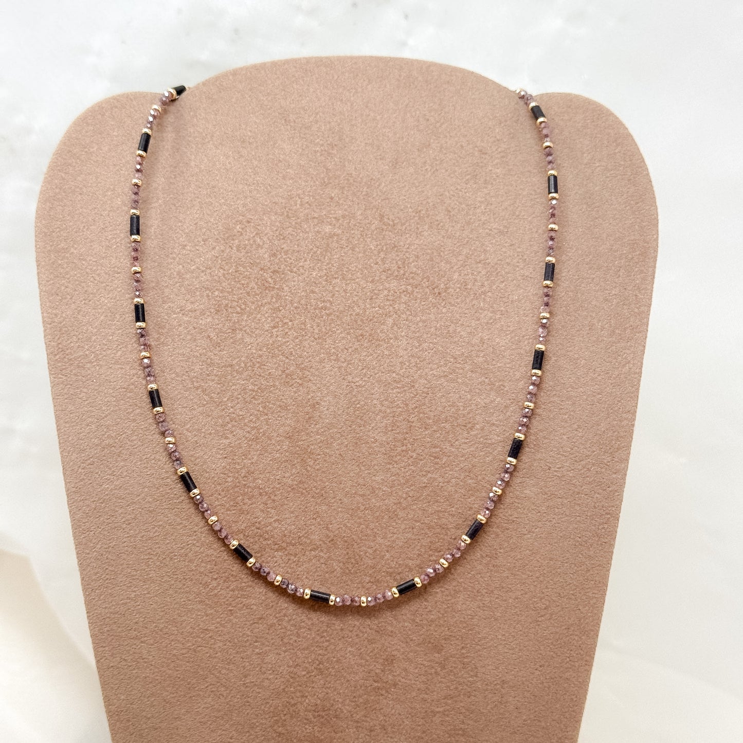 Collana cristalli tubetti e pepite ottone dorato 39cm - Lumiere Bijoux