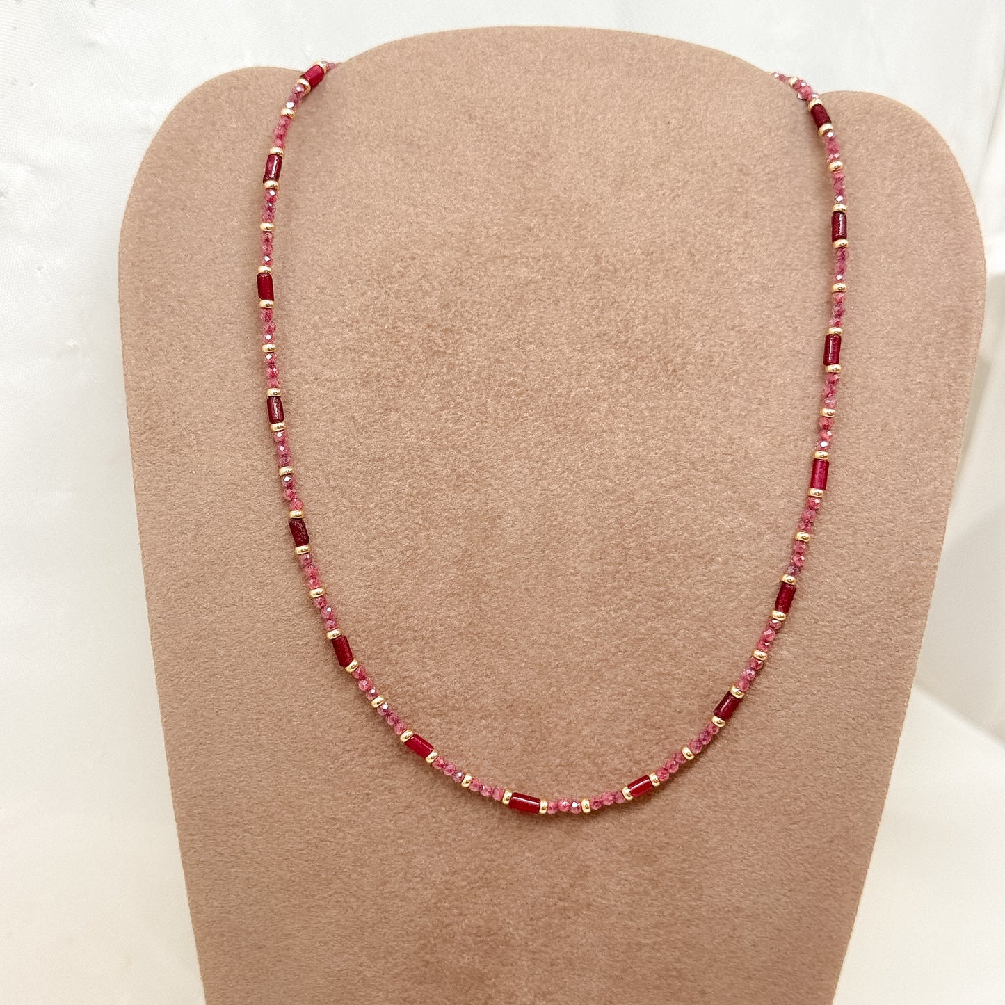 Collana cristalli tubetti e pepite ottone dorato 39cm - Lumiere Bijoux