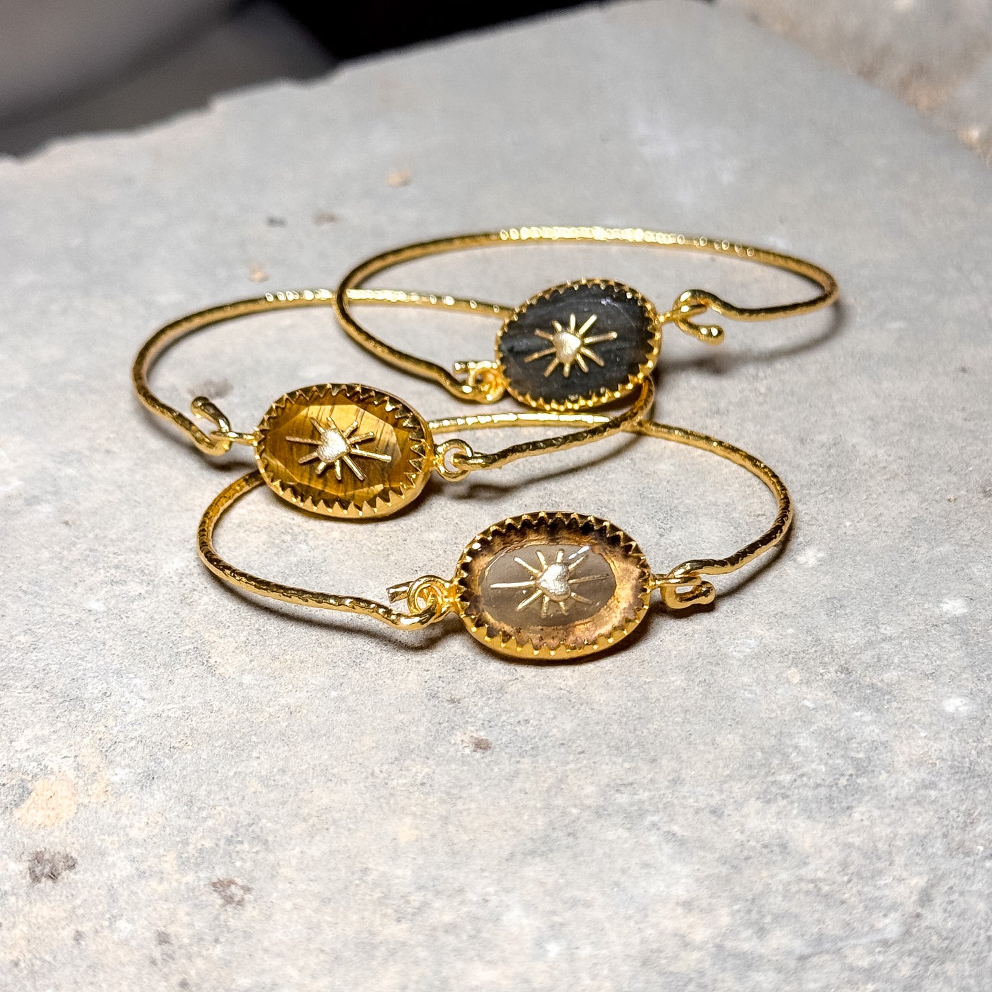 Bracciale semirigido con pietre dure e cuore sacro - Lumiere Bijoux