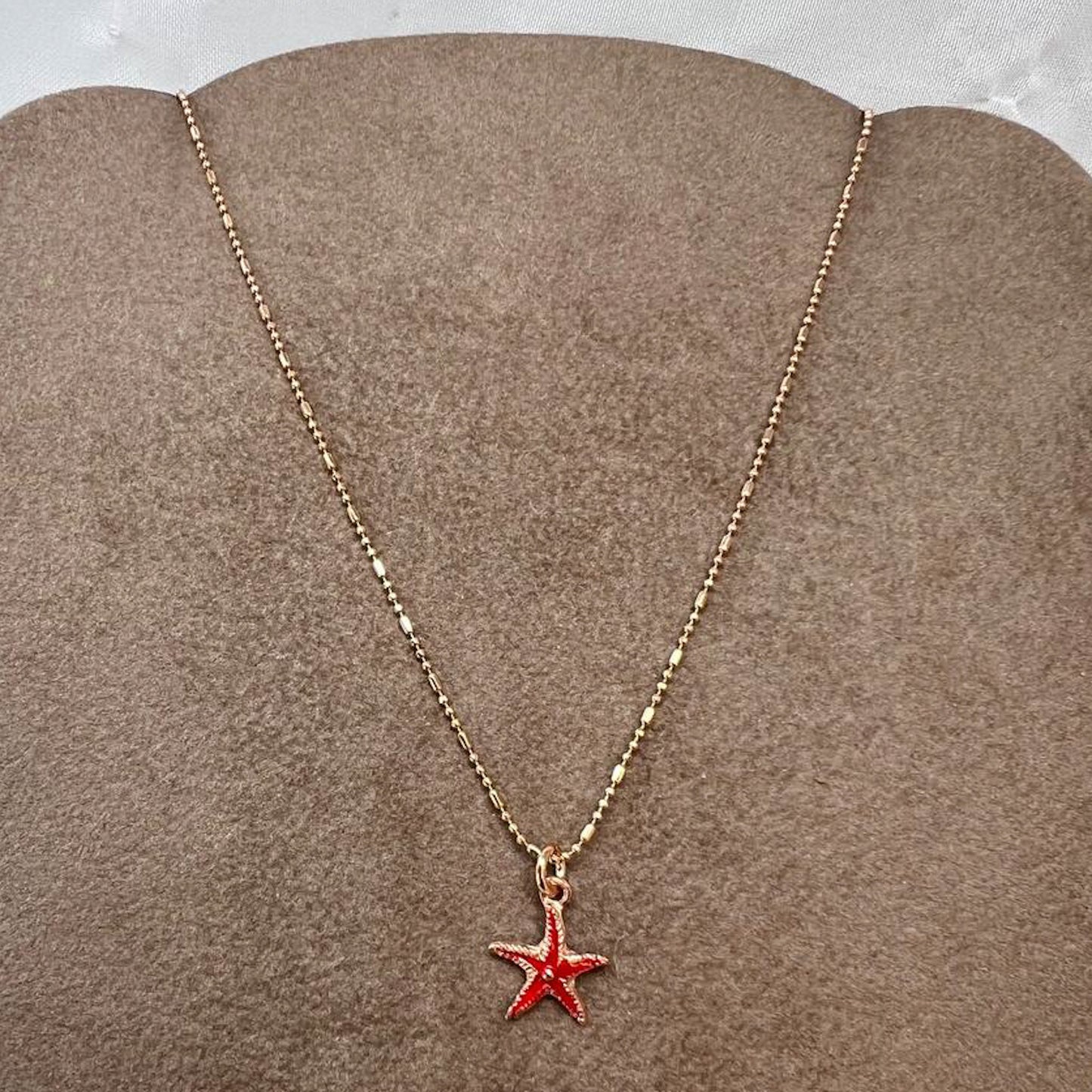 Collana choker 35 cm catena mix dadini militare e stella marina smaltata rossa - Lumiere Bijoux