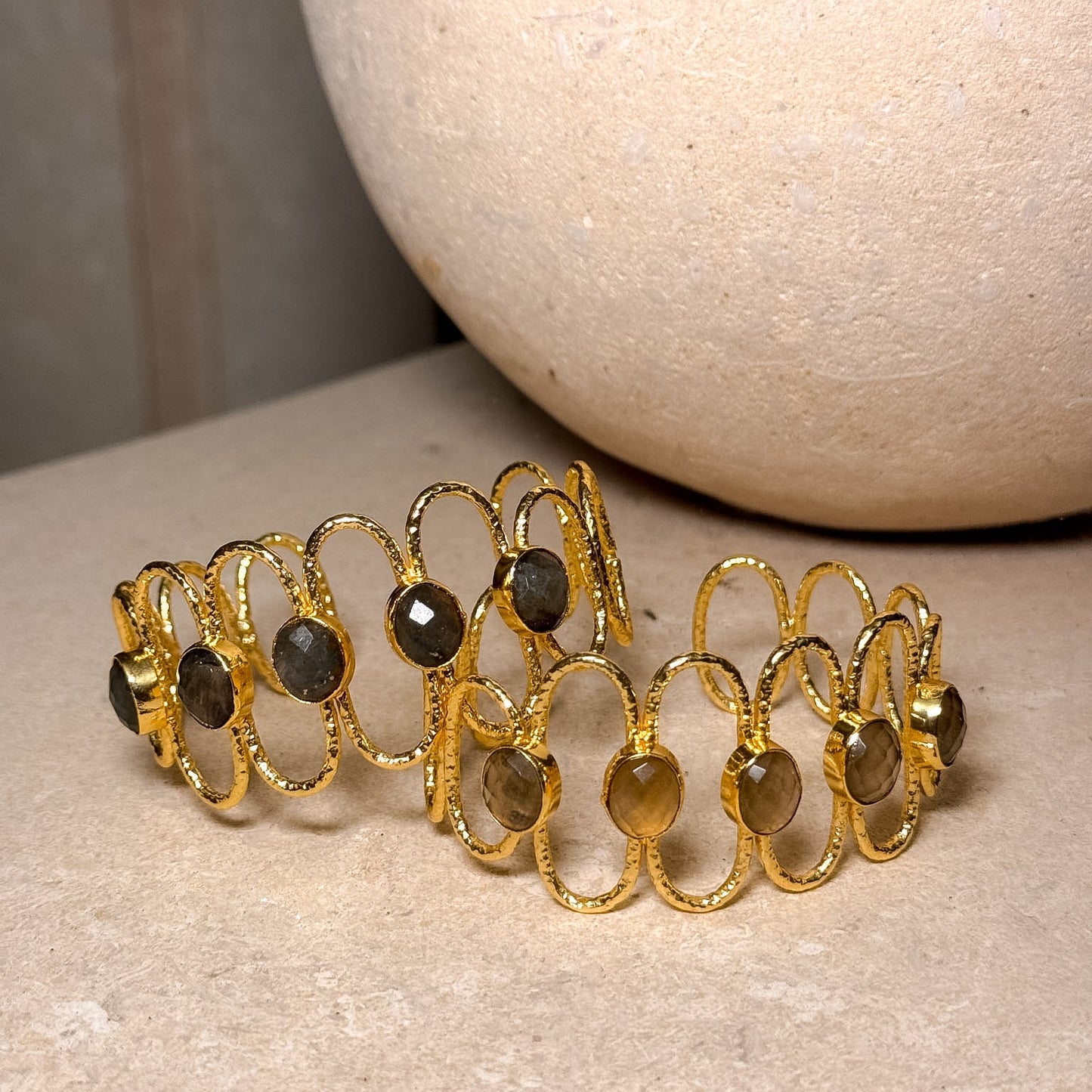 Bracciale rigido onda con ladradorite o pietra di luna - Lumiere Bijoux