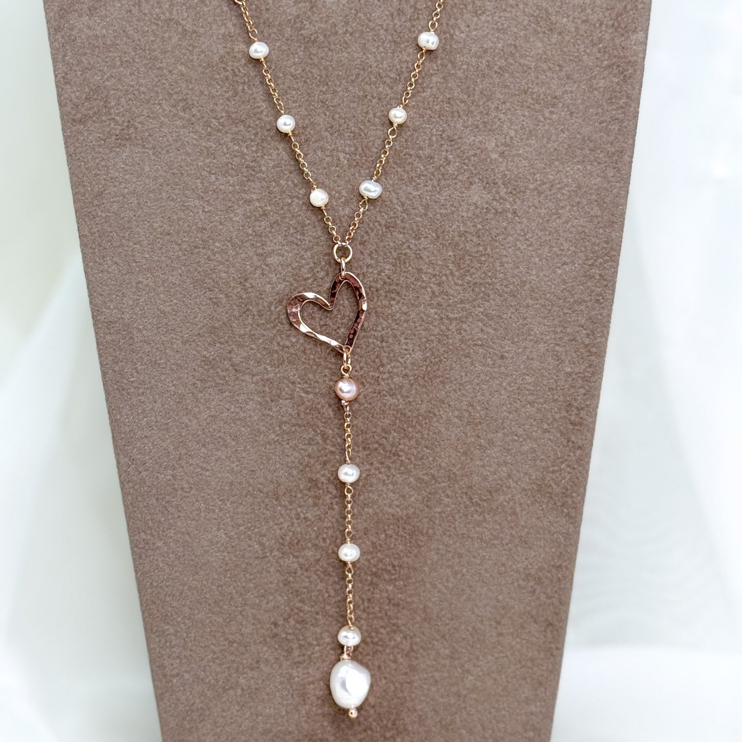 Collana rosario lunga cm 60 con perle bianche e rosa con cuore Corazon