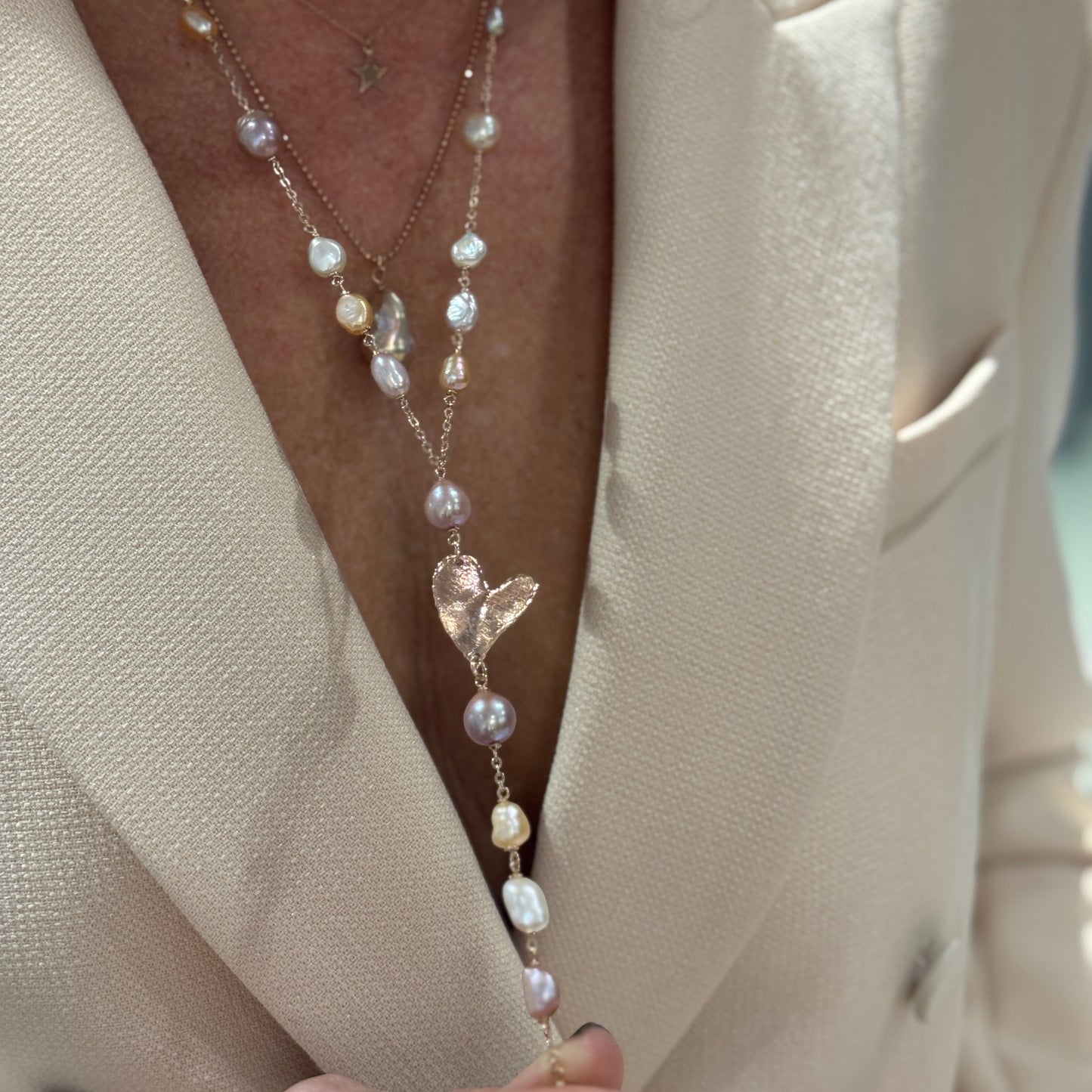 Collana rosario perle di butto con cuore foglia satinato - Lumiere Bijoux