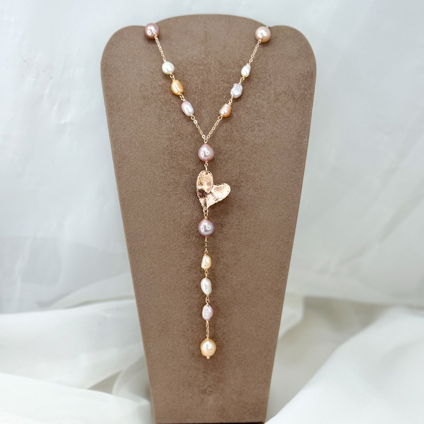 Collana rosario perle di butto con cuore foglia satinato - Lumiere Bijoux