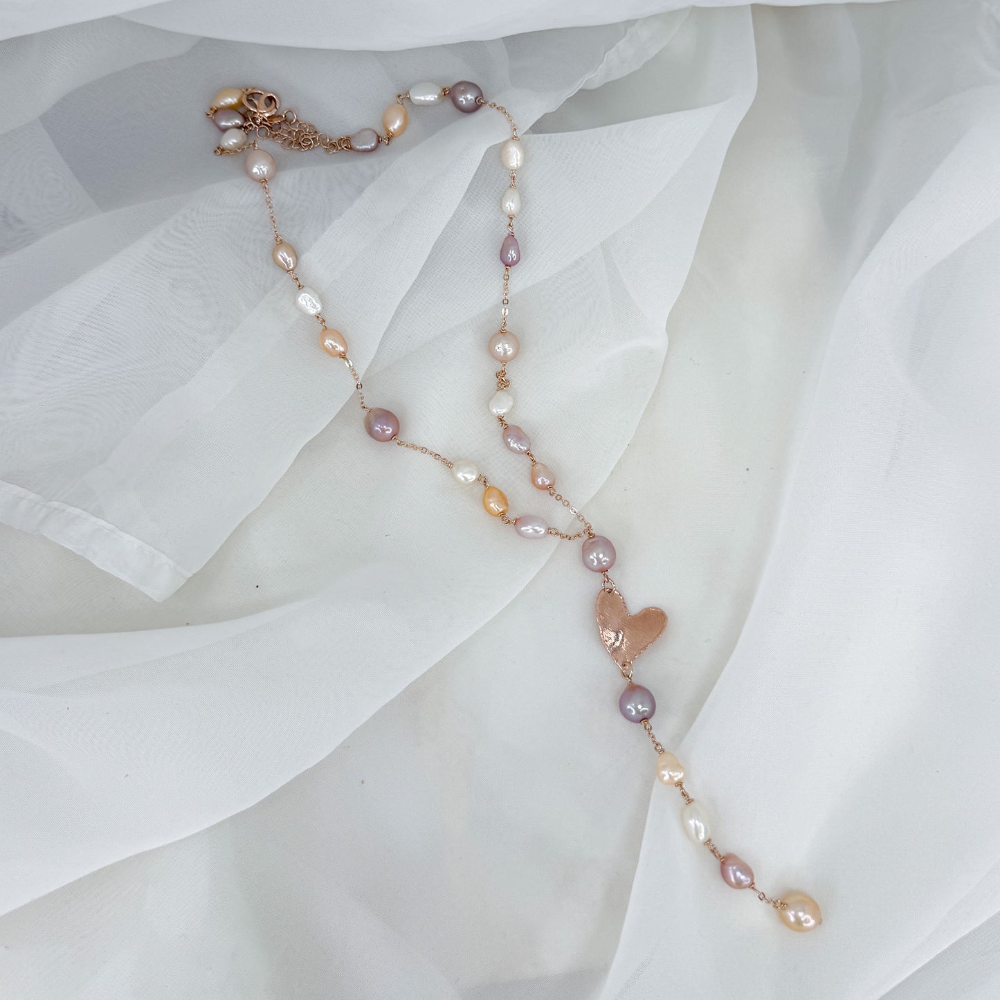 Collana rosario perle di butto con cuore foglia satinato - Lumiere Bijoux