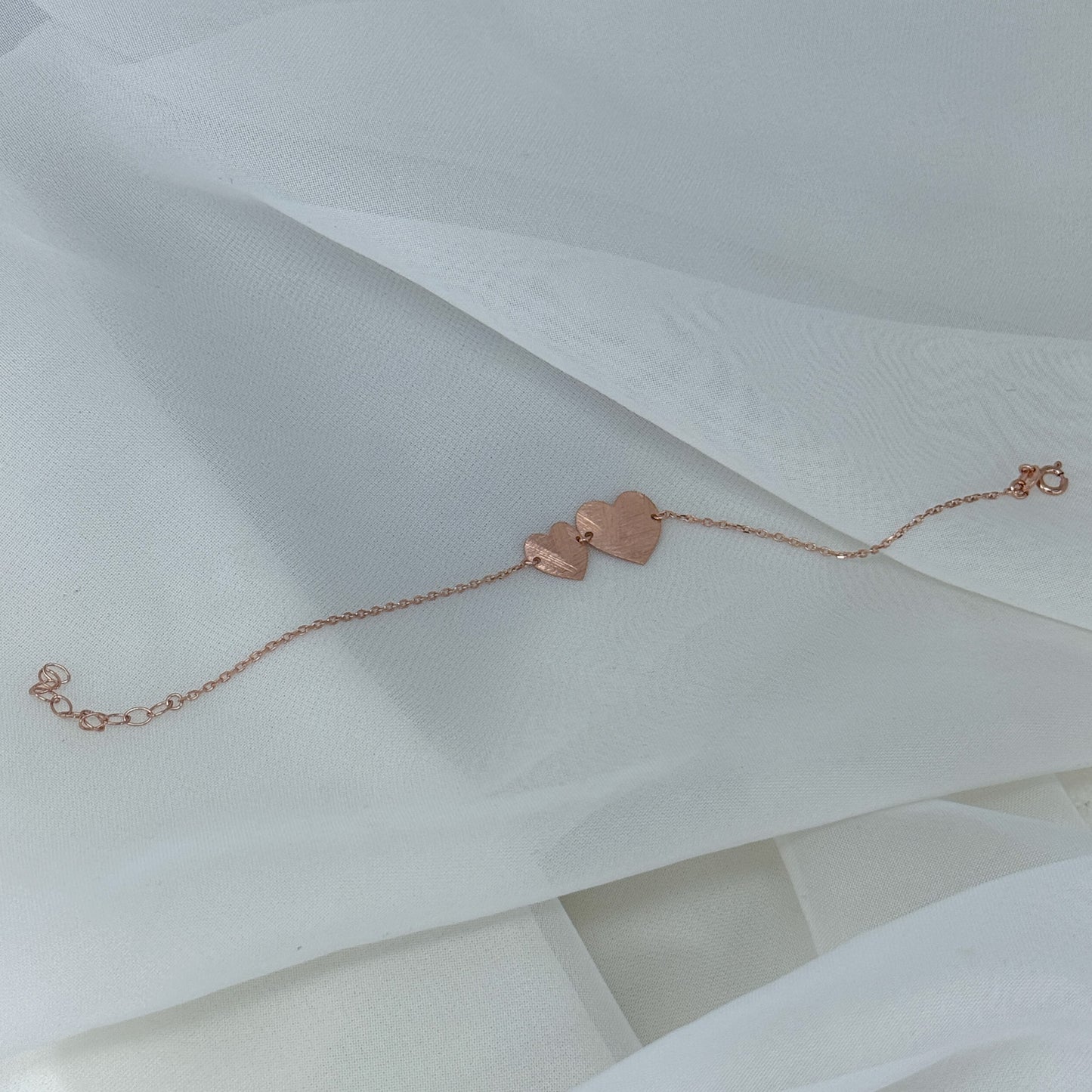 Bracciale doppio cuore satinato in linea - Lumiere Bijoux