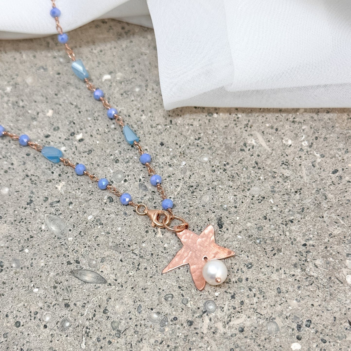 Collana lunga trasformabile cm 75 argento rosé cristalli multiforme soggetto battuto e perla naturale pendente - Lumiere Bijoux