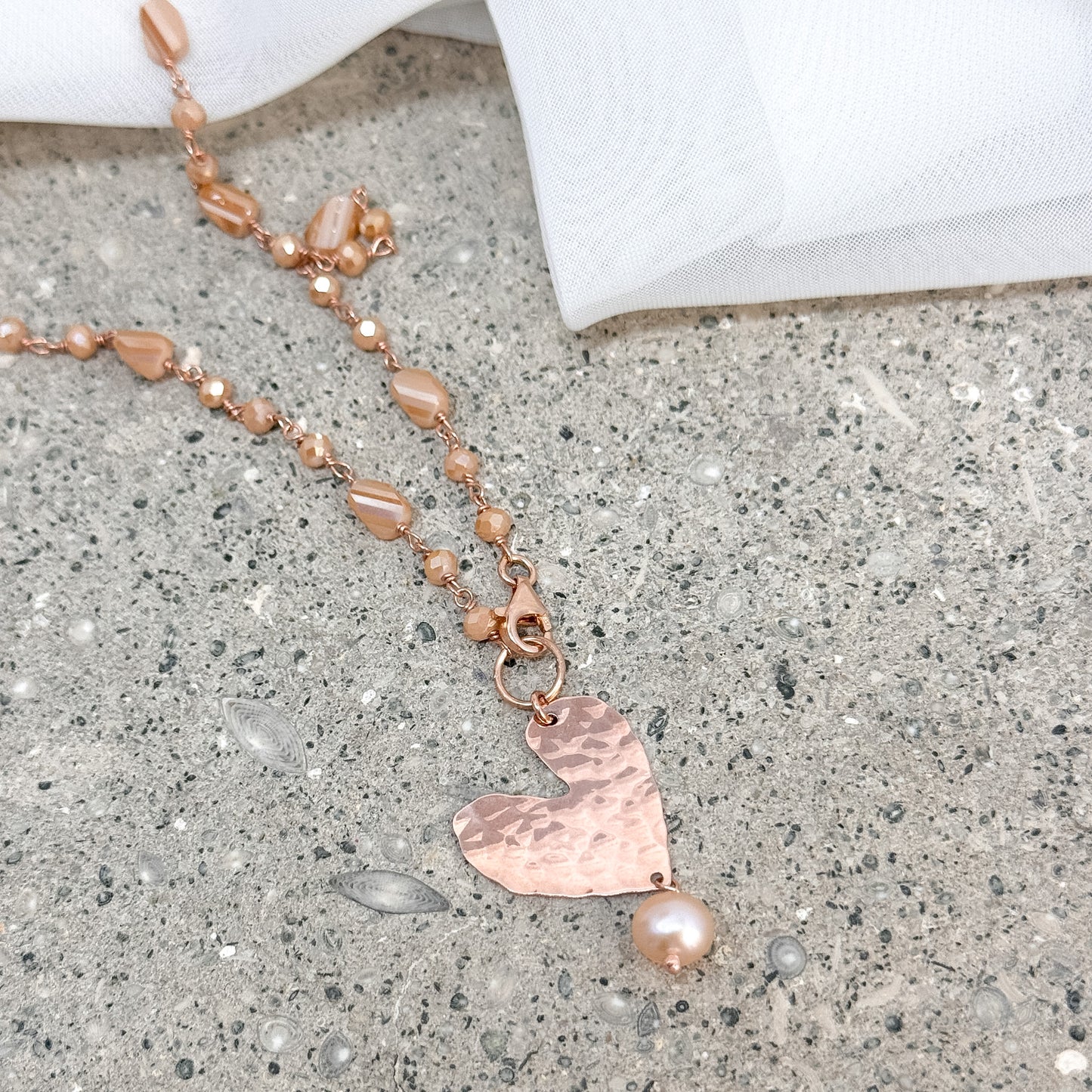 Collana lunga trasformabile cm 75 argento rosé cristalli multiforme soggetto battuto e perla naturale pendente - Lumiere Bijoux