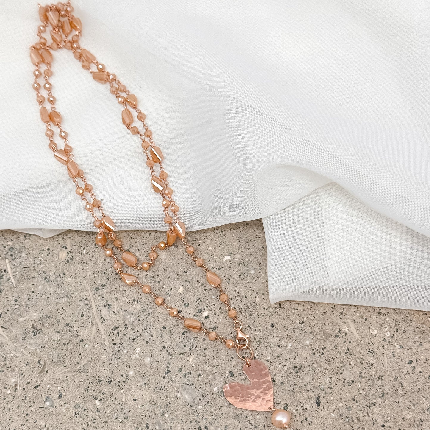 Collana lunga trasformabile cm 75 argento rosé cristalli multiforme soggetto battuto e perla naturale pendente - Lumiere Bijoux