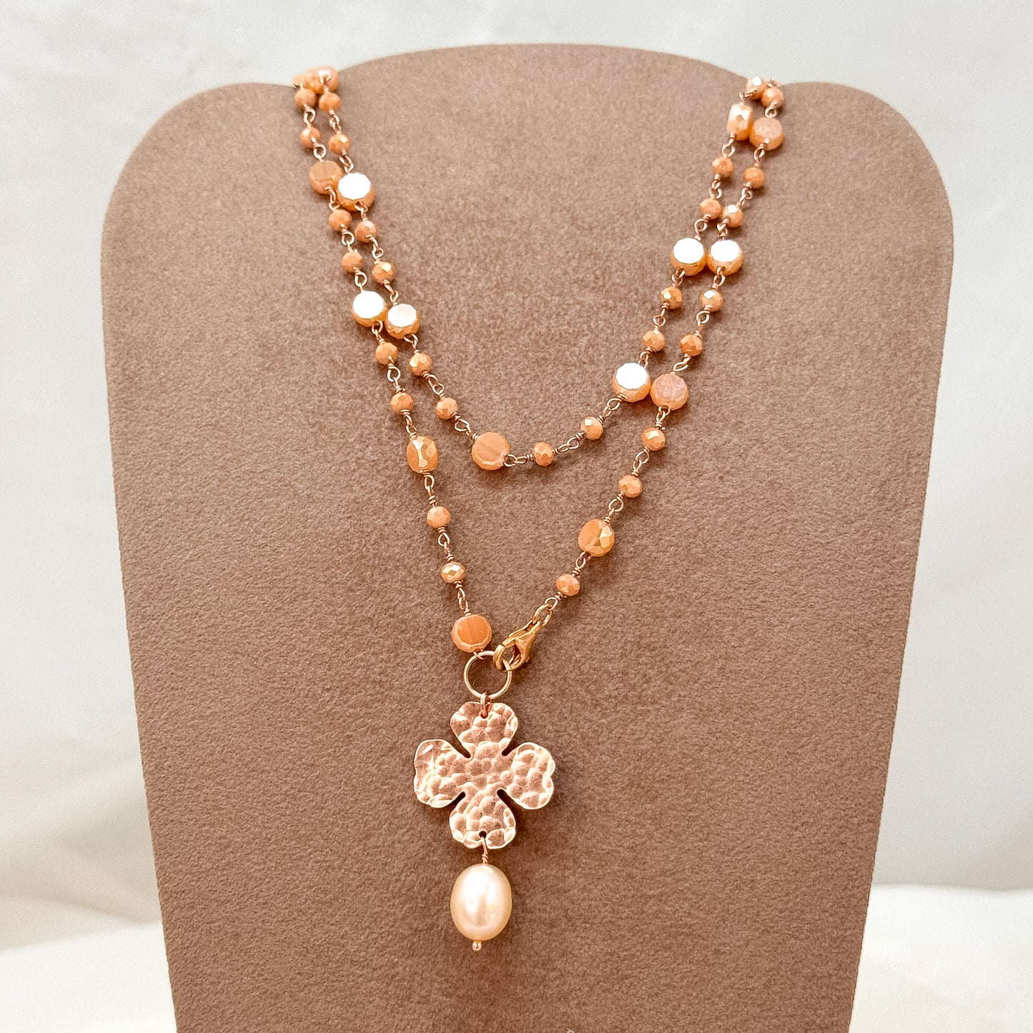 Collana lunga trasformabile cm 75 argento rosé soggetto battuto e perla naturale pendente - Lumiere Bijoux