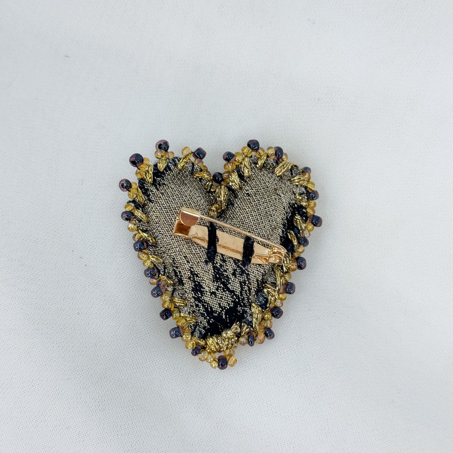 Spilla a cuore in tessuto e perline - Lumiere Bijoux