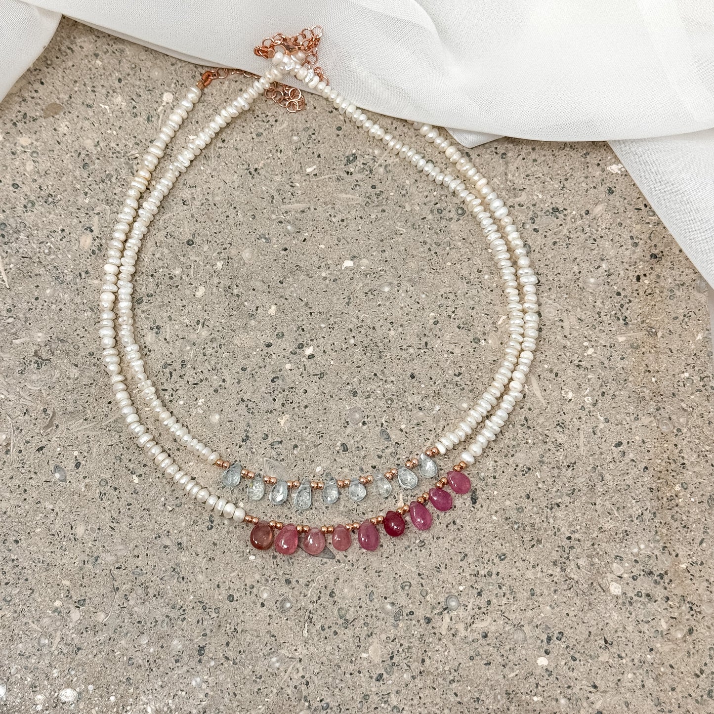 Collana PANAREA con perle conchiglia irregolari e pietre semipreziose cm 36 - Lumiere Bijoux