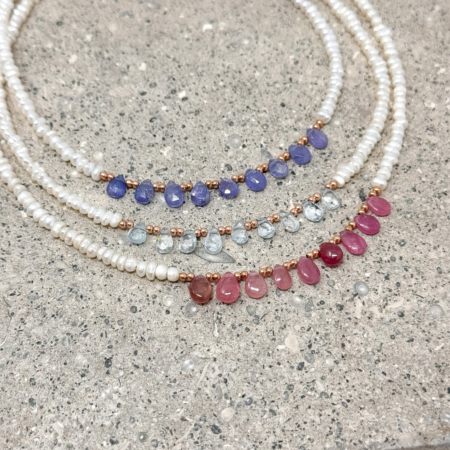 Collana PANAREA con perle conchiglia irregolari e pietre semipreziose cm 36 - Lumiere Bijoux