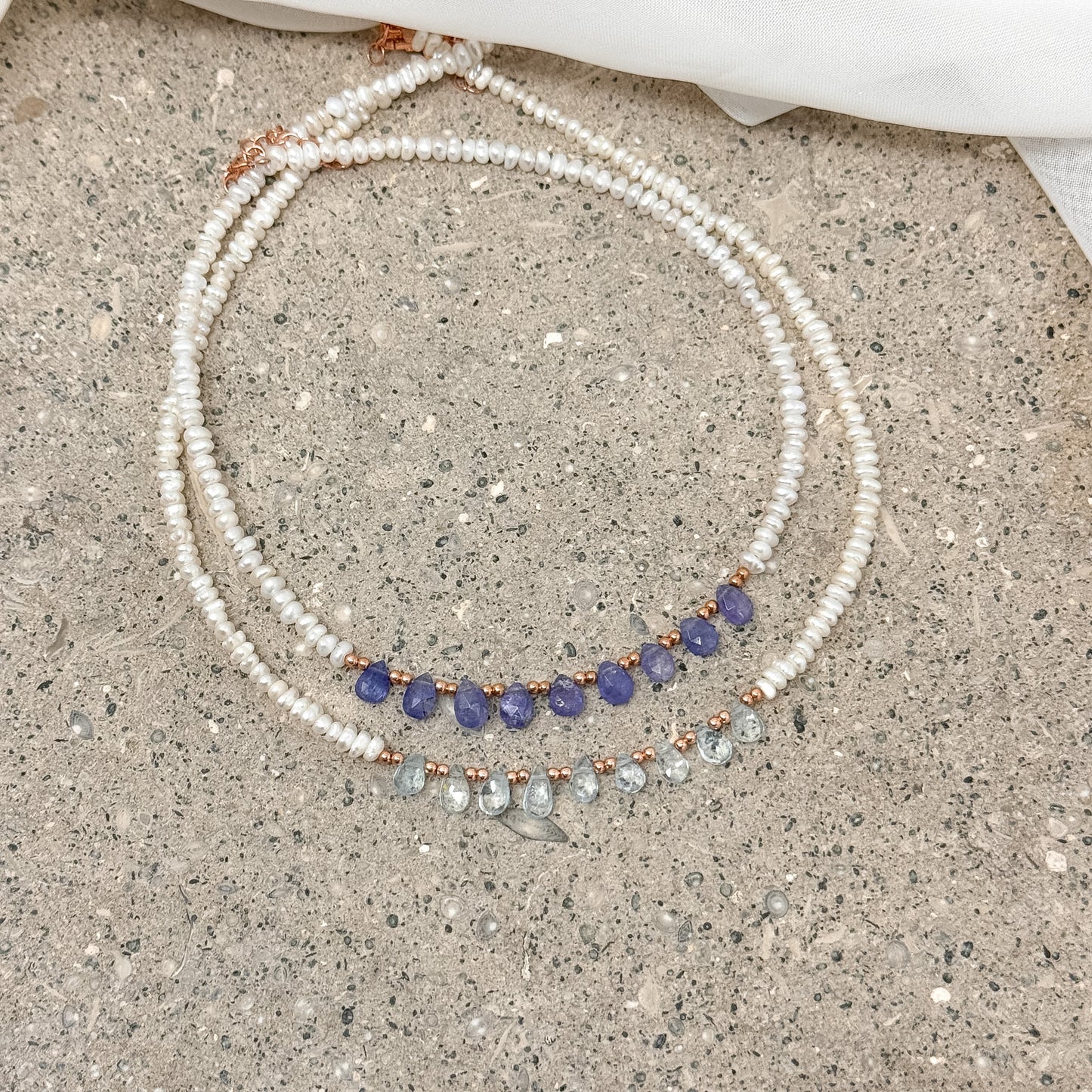 Collana PANAREA con perle conchiglia irregolari e pietre semipreziose cm 36 - Lumiere Bijoux