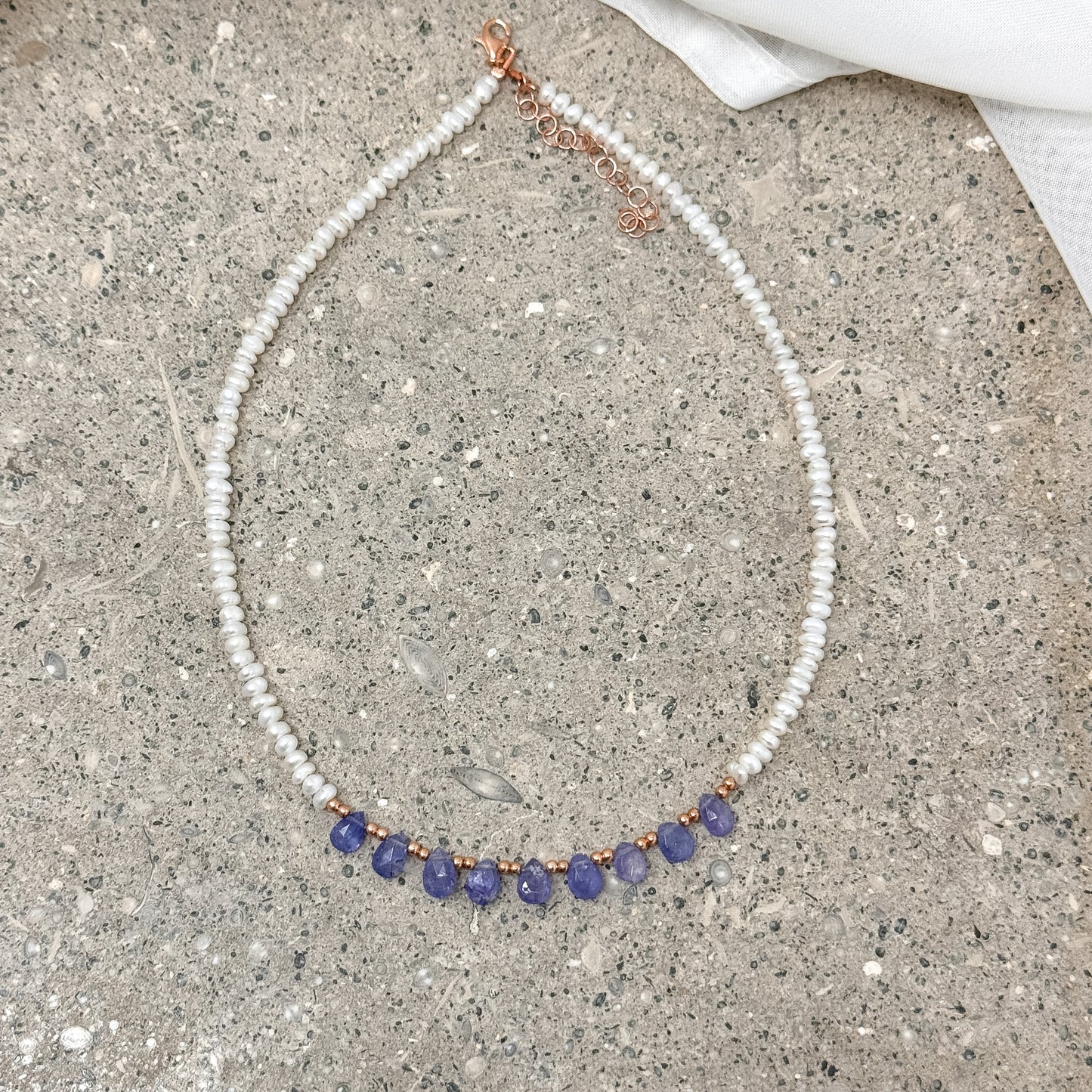 Collana PANAREA con perle conchiglia irregolari e pietre semipreziose cm 36 - Lumiere Bijoux