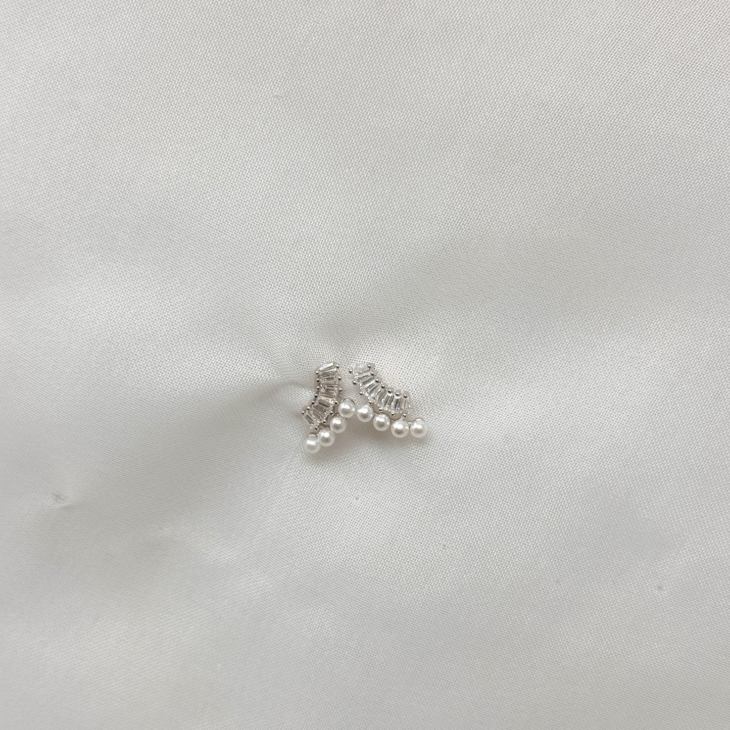 Coppia orecchini a lobo mezzaluna microperle e zirconi - Lumiere Bijoux