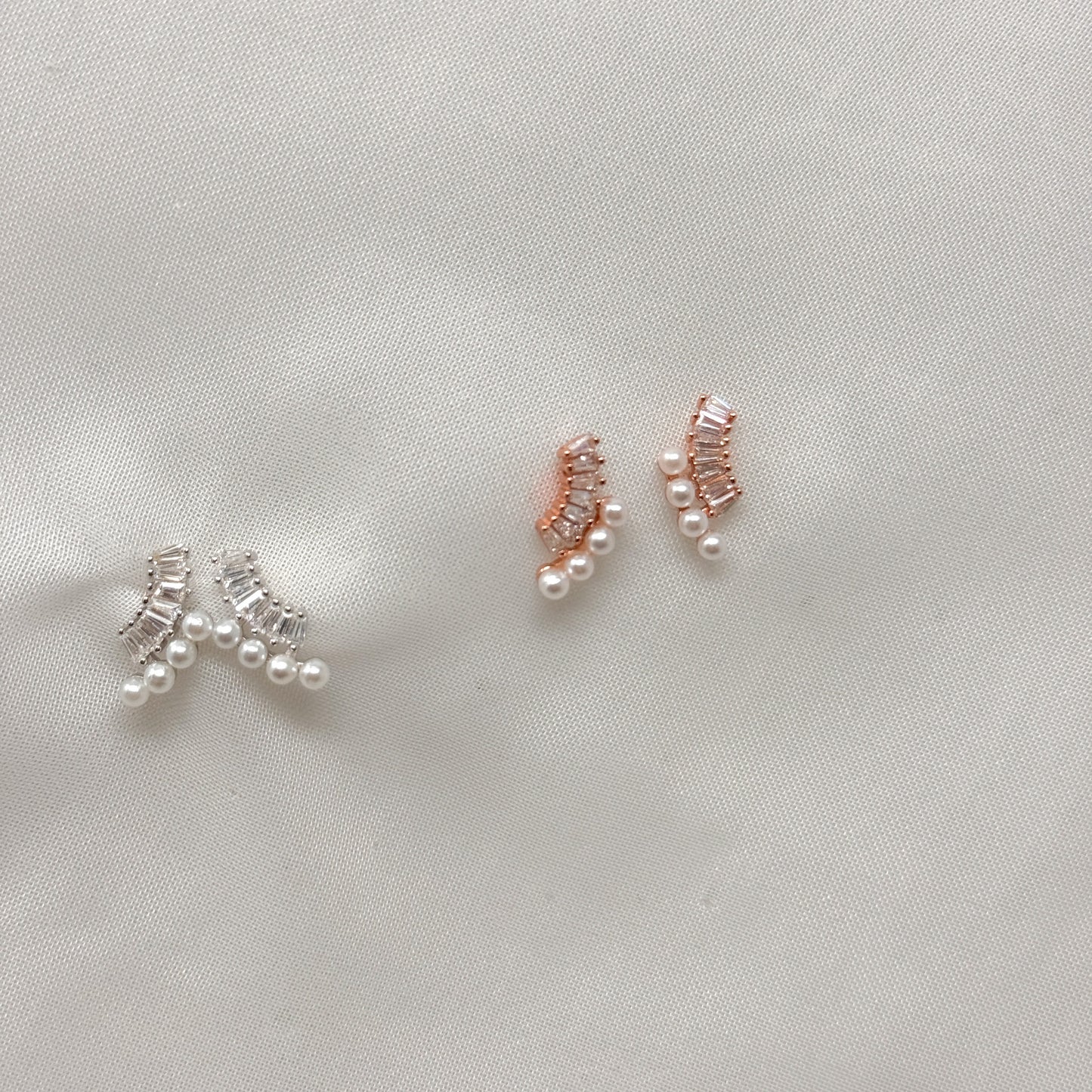 Coppia orecchini a lobo mezzaluna microperle e zirconi - Lumiere Bijoux