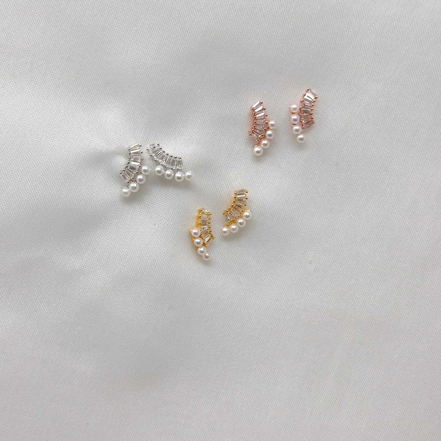 Coppia orecchini a lobo mezzaluna microperle e zirconi - Lumiere Bijoux