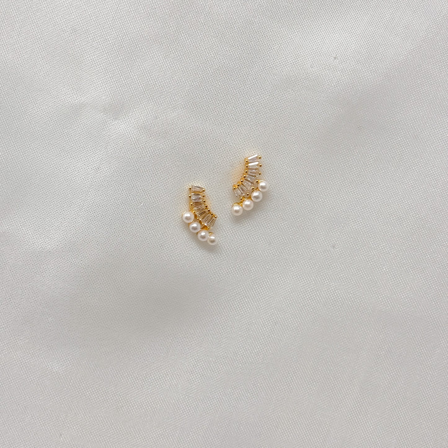 Coppia orecchini a lobo mezzaluna microperle e zirconi - Lumiere Bijoux
