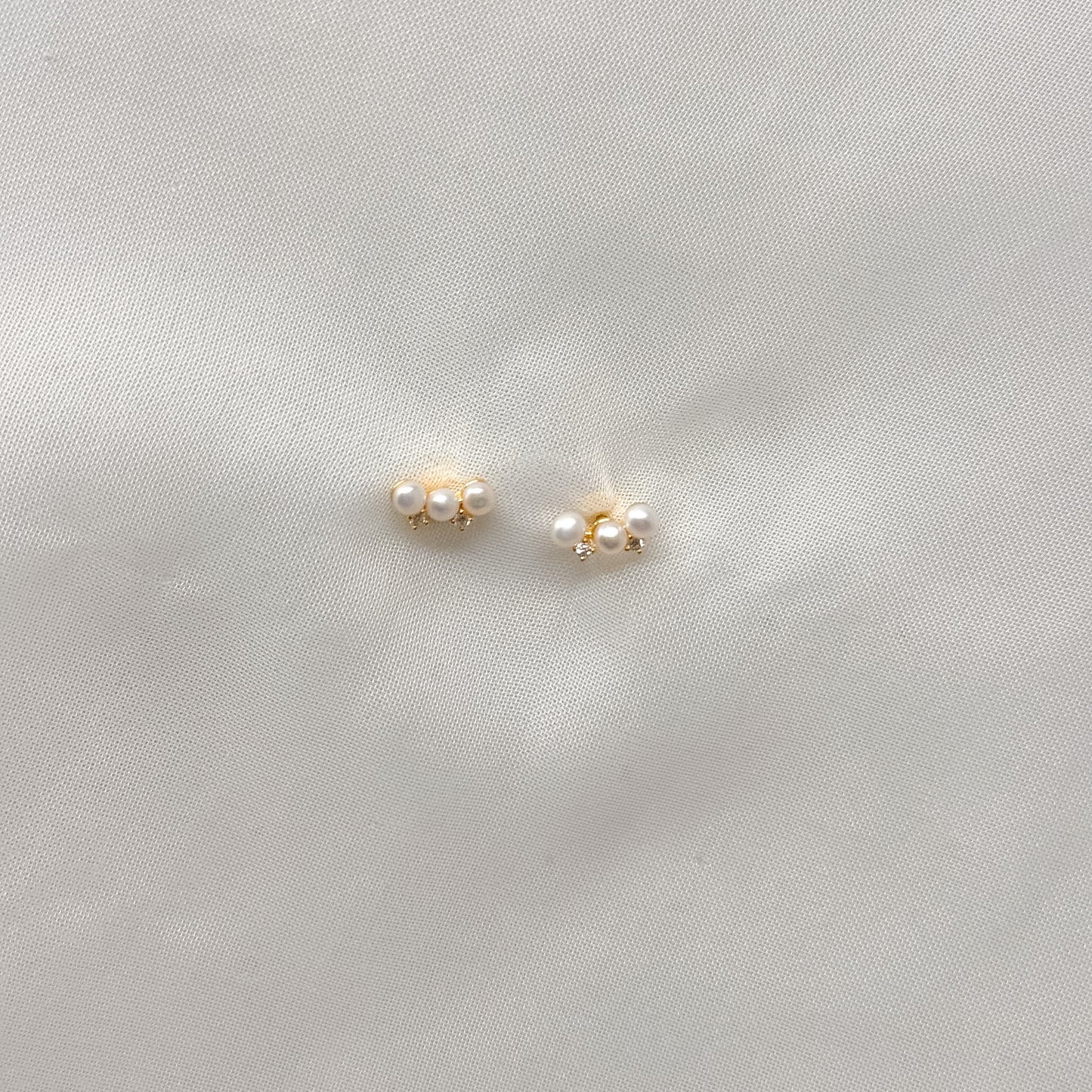 Coppia orecchini a lobo tris microperle e micro zirconi - Lumiere Bijoux