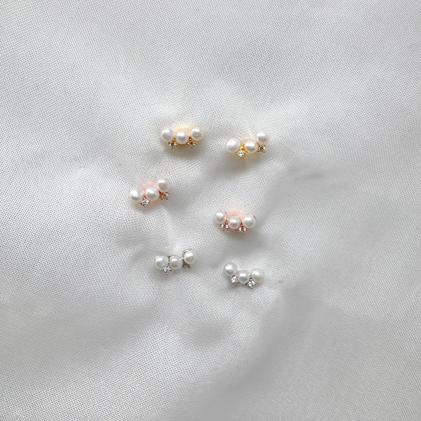 Coppia orecchini a lobo tris microperle e micro zirconi - Lumiere Bijoux