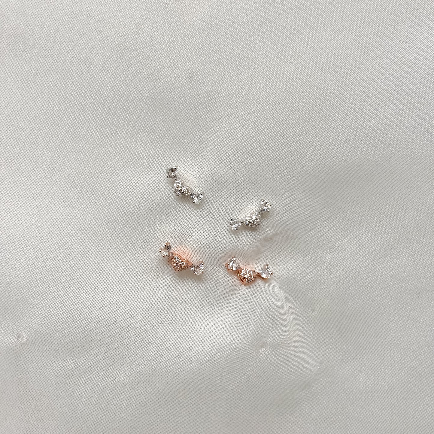 Coppia orecchini a lobo tris micro cuori zirconi