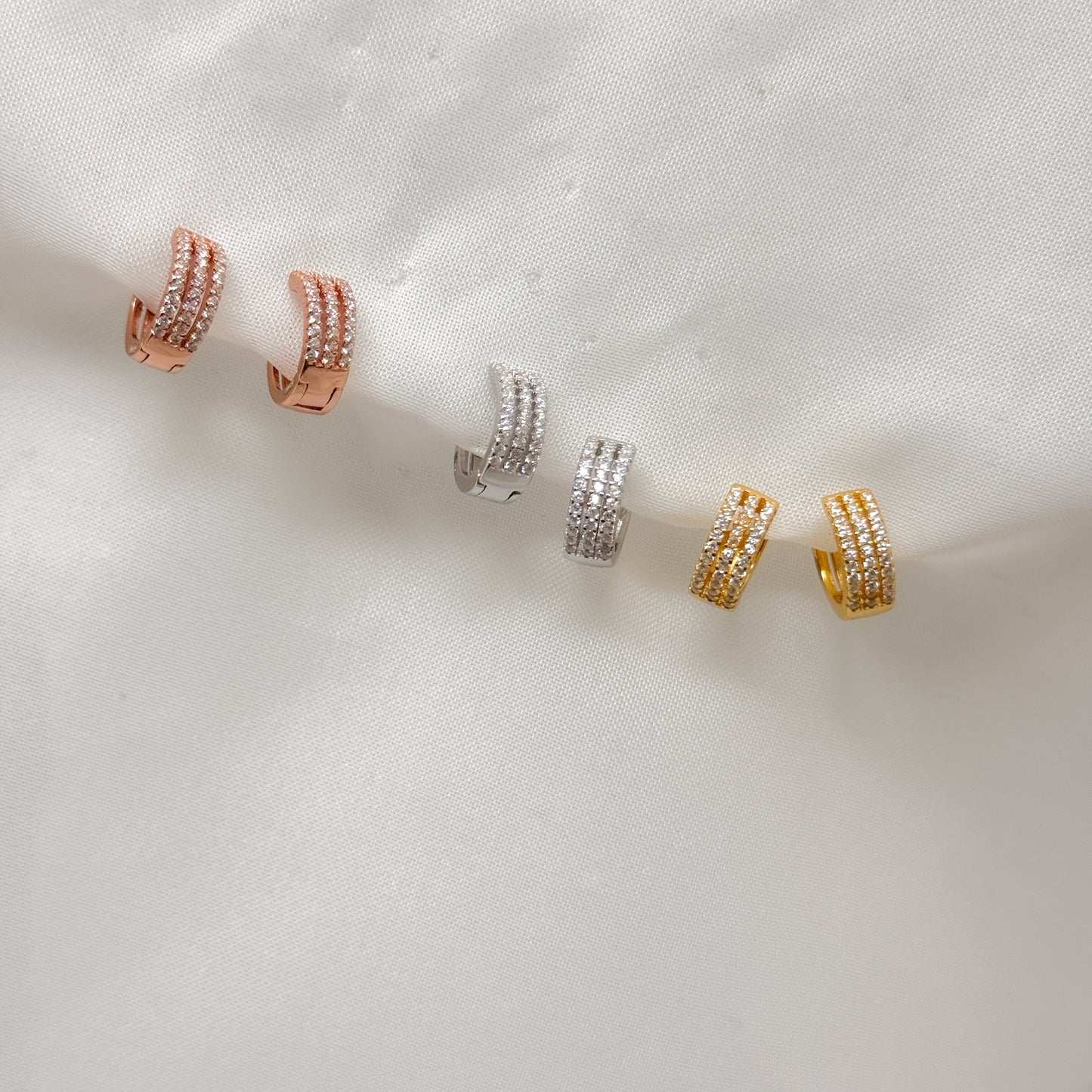 Coppia orecchini cerchietto a tre fili zirconi - Lumiere Bijoux