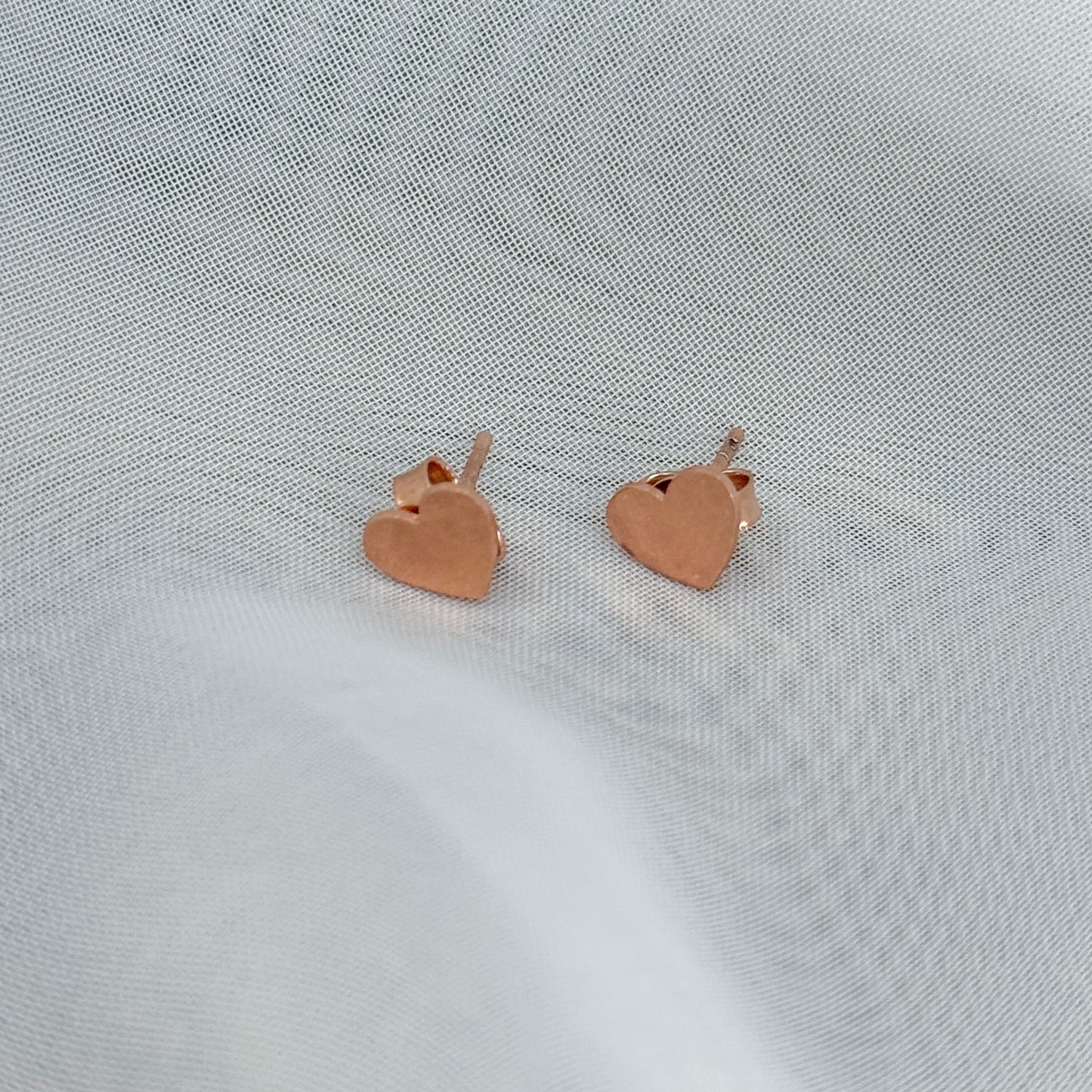 Coppia orecchini a lobo a cuore battuto satinato da 1 cm - Lumiere Bijoux