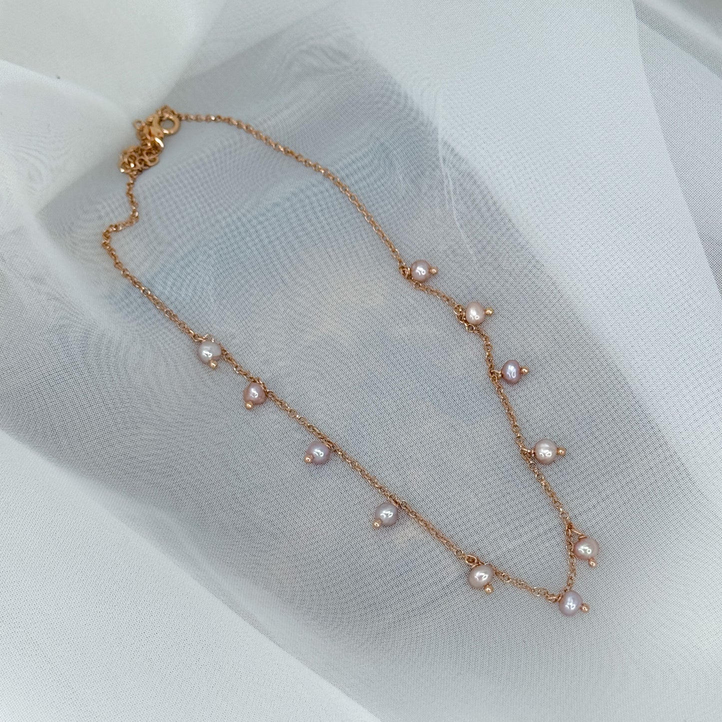 Collana catena rolò con perle rosa e lilla pendenti cm 35 - Lumiere Bijoux