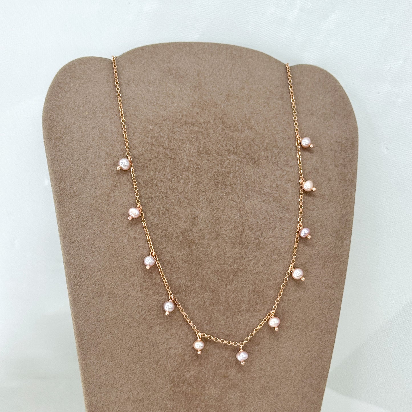 Collana catena rolò con perle rosa e lilla pendenti cm 35 - Lumiere Bijoux