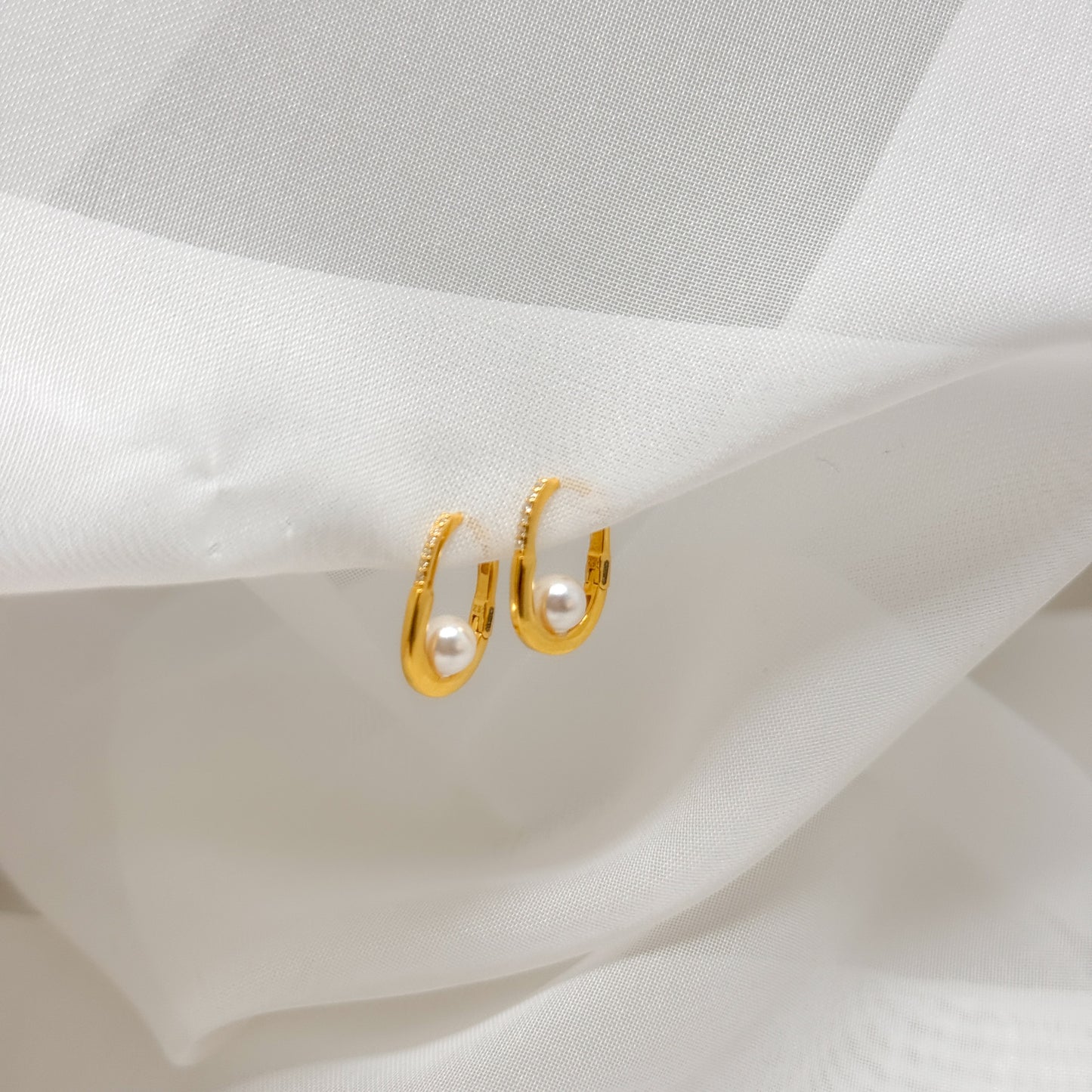 Coppia orecchini ovali con zirconi e perla nell'incavo - Lumiere Bijoux
