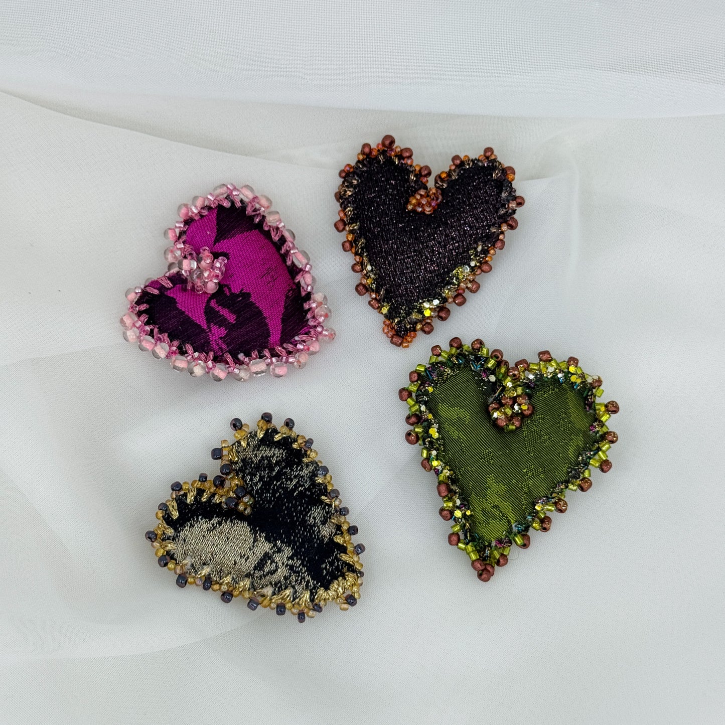 Spilla a cuore in tessuto e perline - Lumiere Bijoux