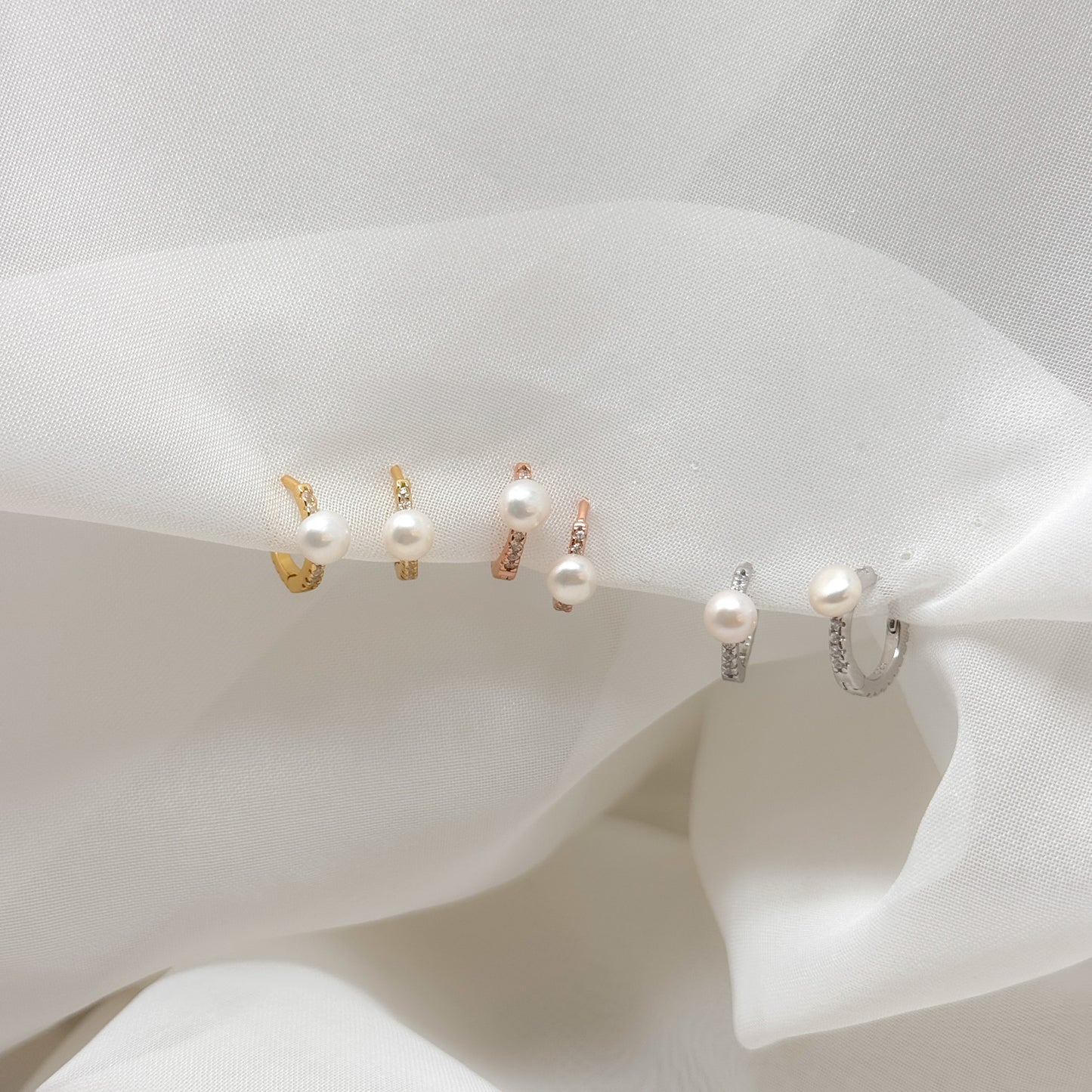 Coppia orecchini cerchietto zirconi e perla - Lumiere Bijoux