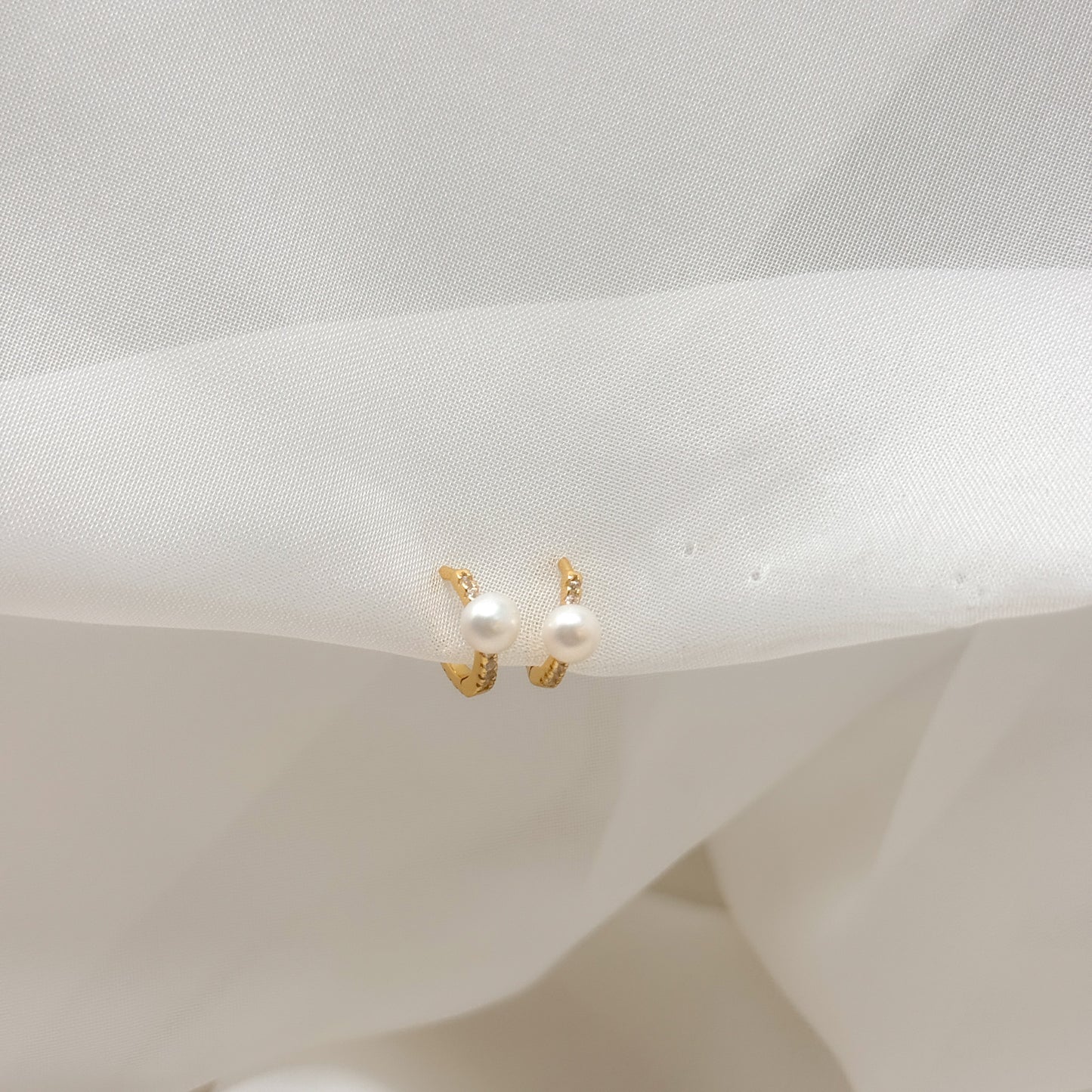 Coppia orecchini cerchietto zirconi e perla - Lumiere Bijoux