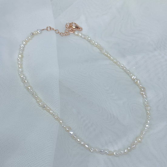 Collana cm 38 perle pepita bianche irregolari da 4mm