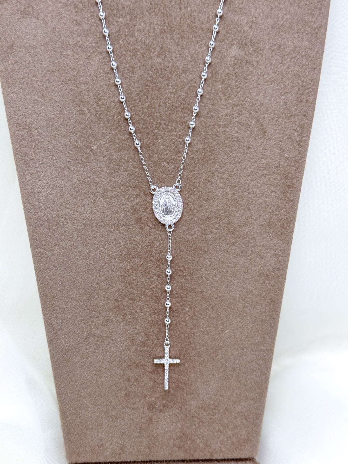 Collana rosario rodio cm 50 con madonnina e croce pendente