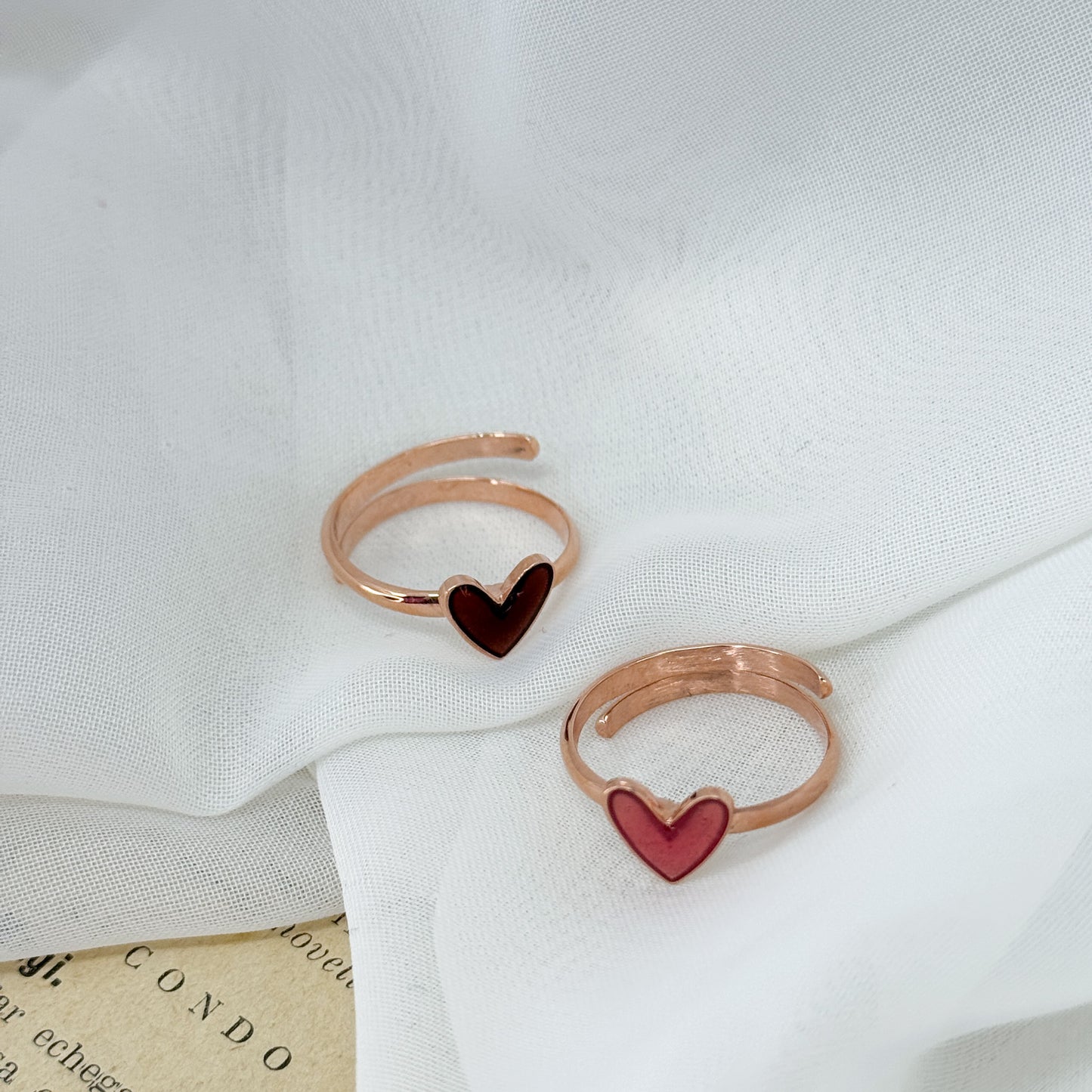 Anello regolabile con cuore smaltato rosa e cioccolato - Lumiere Bijoux