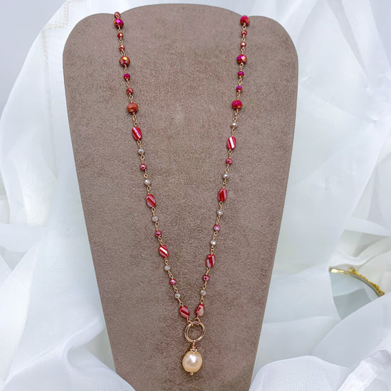 Collana lunga mix cristalli multiforme bordeaux e fango con perla sassetto rosa - PEZZO UNICO