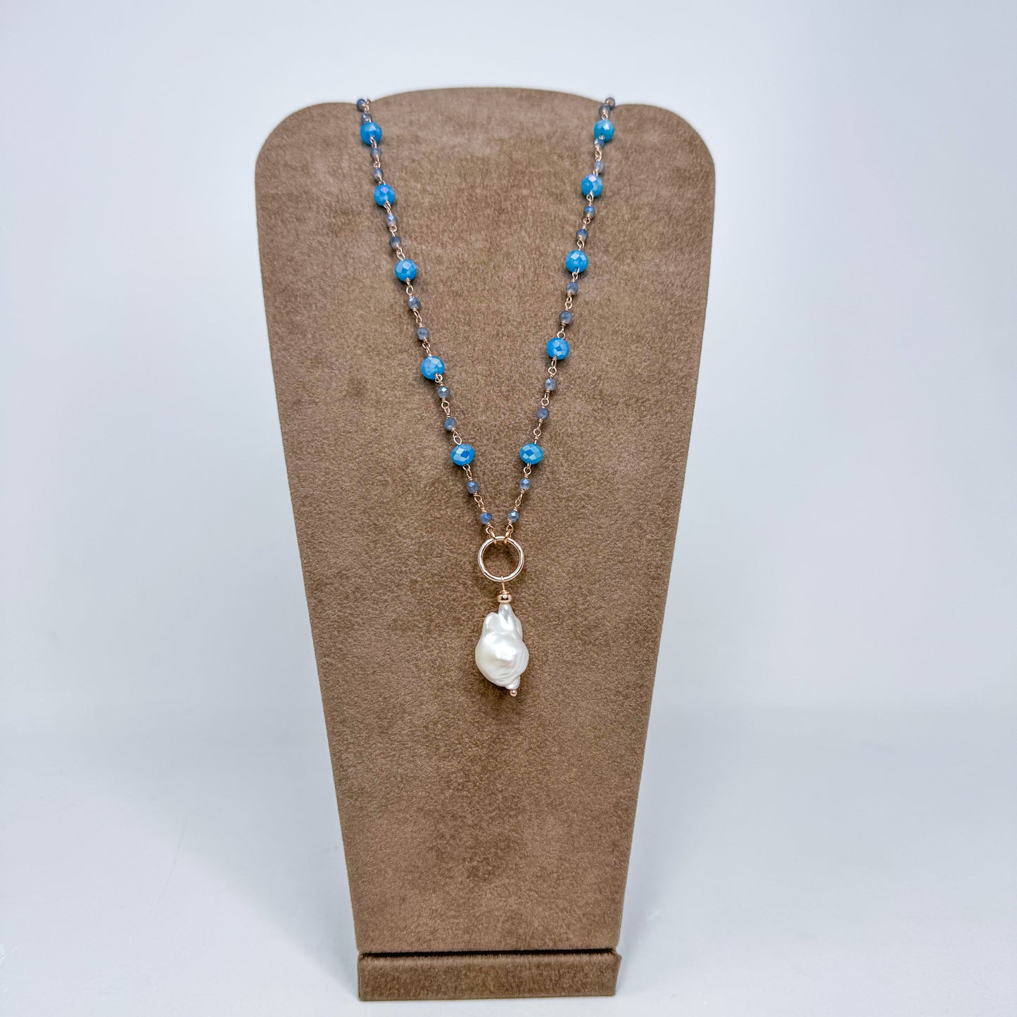 Collana cristalli blu cangiante con maxi perla barocca Summer love