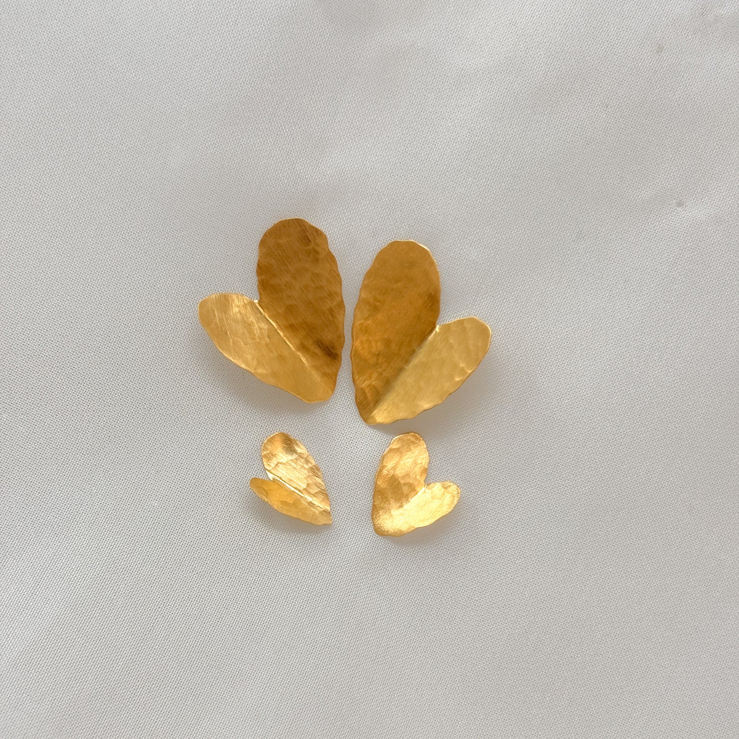 Coppia orecchini lobo cuore abbraccio - Lumiere Bijoux