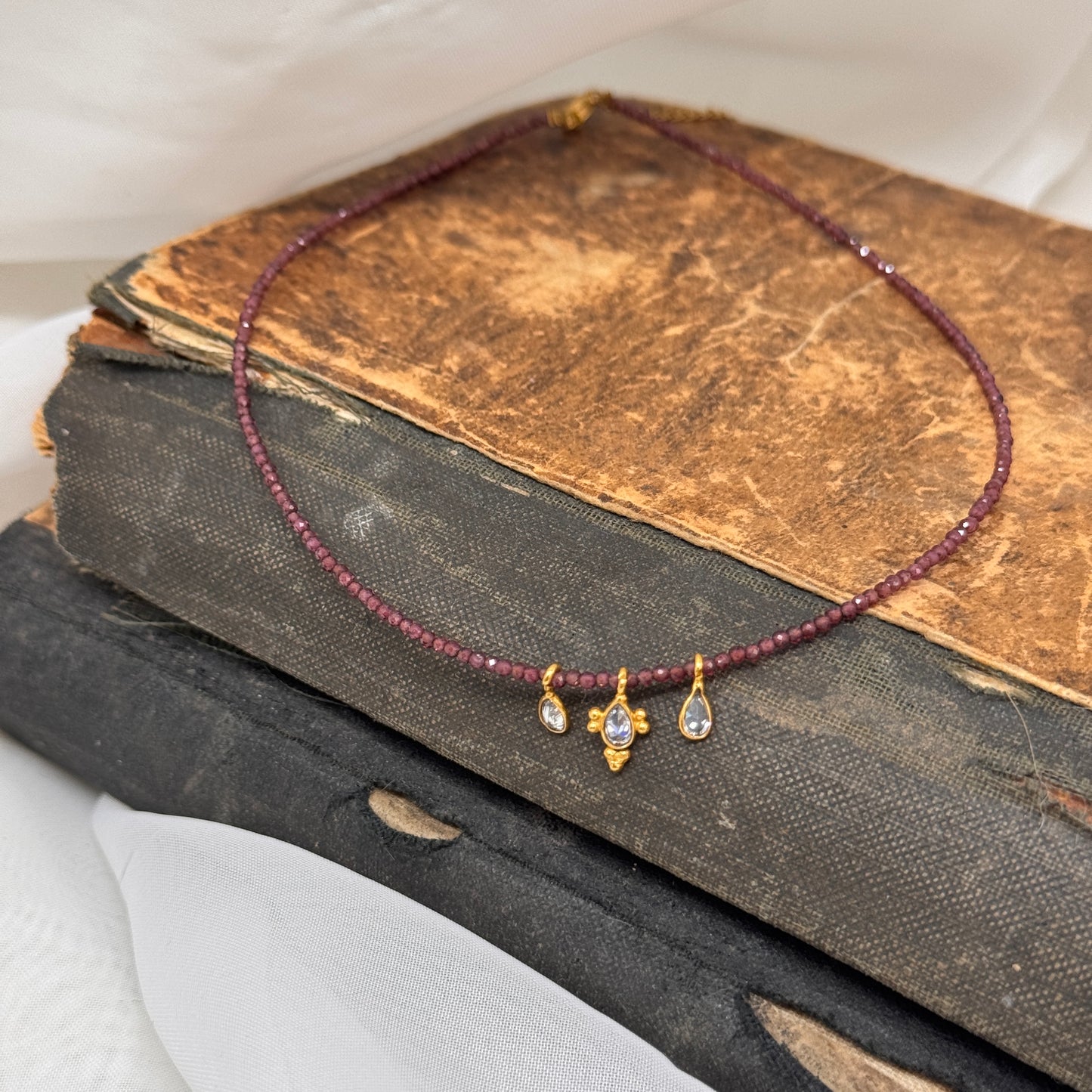 Collana Wild cm36 in perle di granato - Lumiere Bijoux