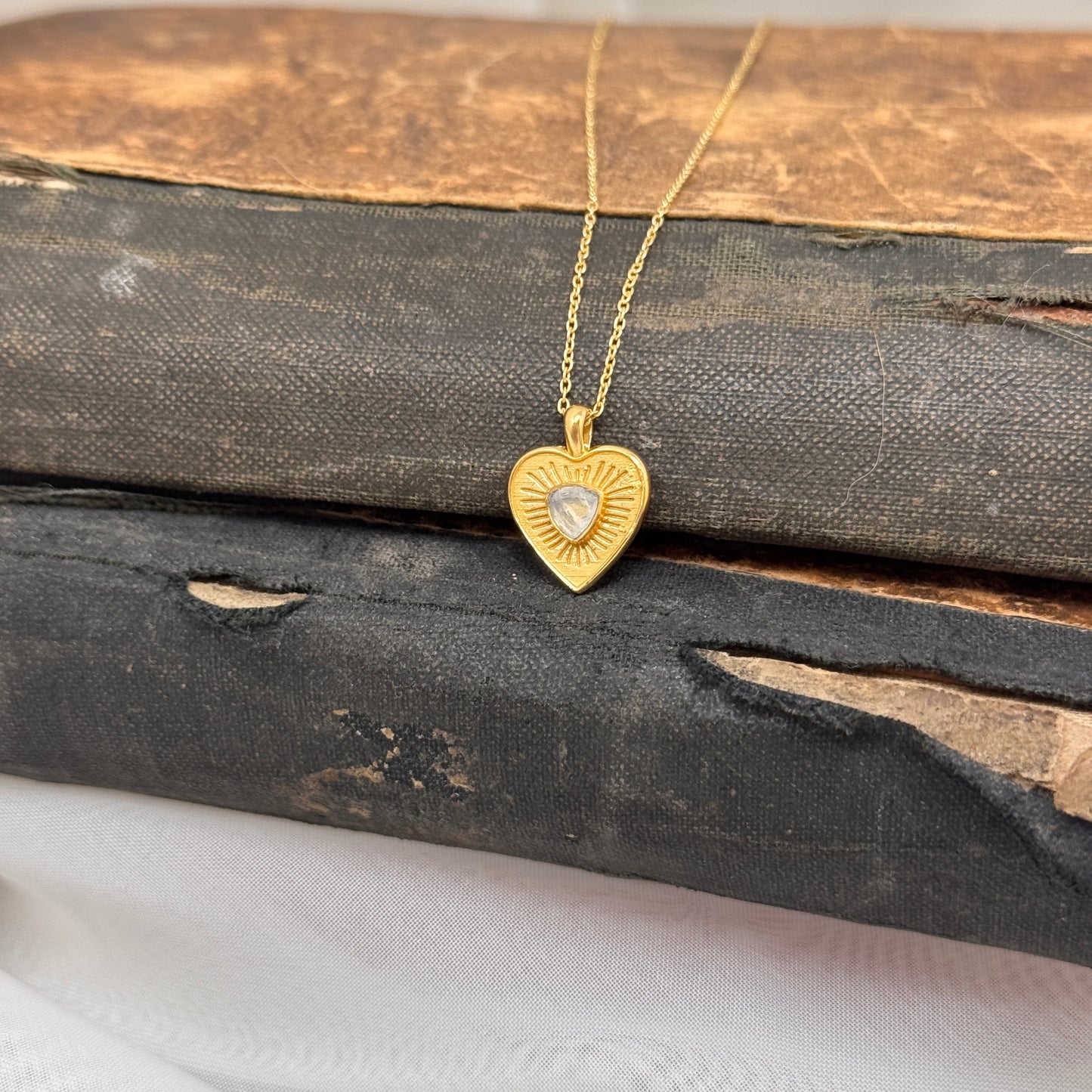 Collana Juliette cm 40 con cuore e pietra di luna - Lumiere Bijoux