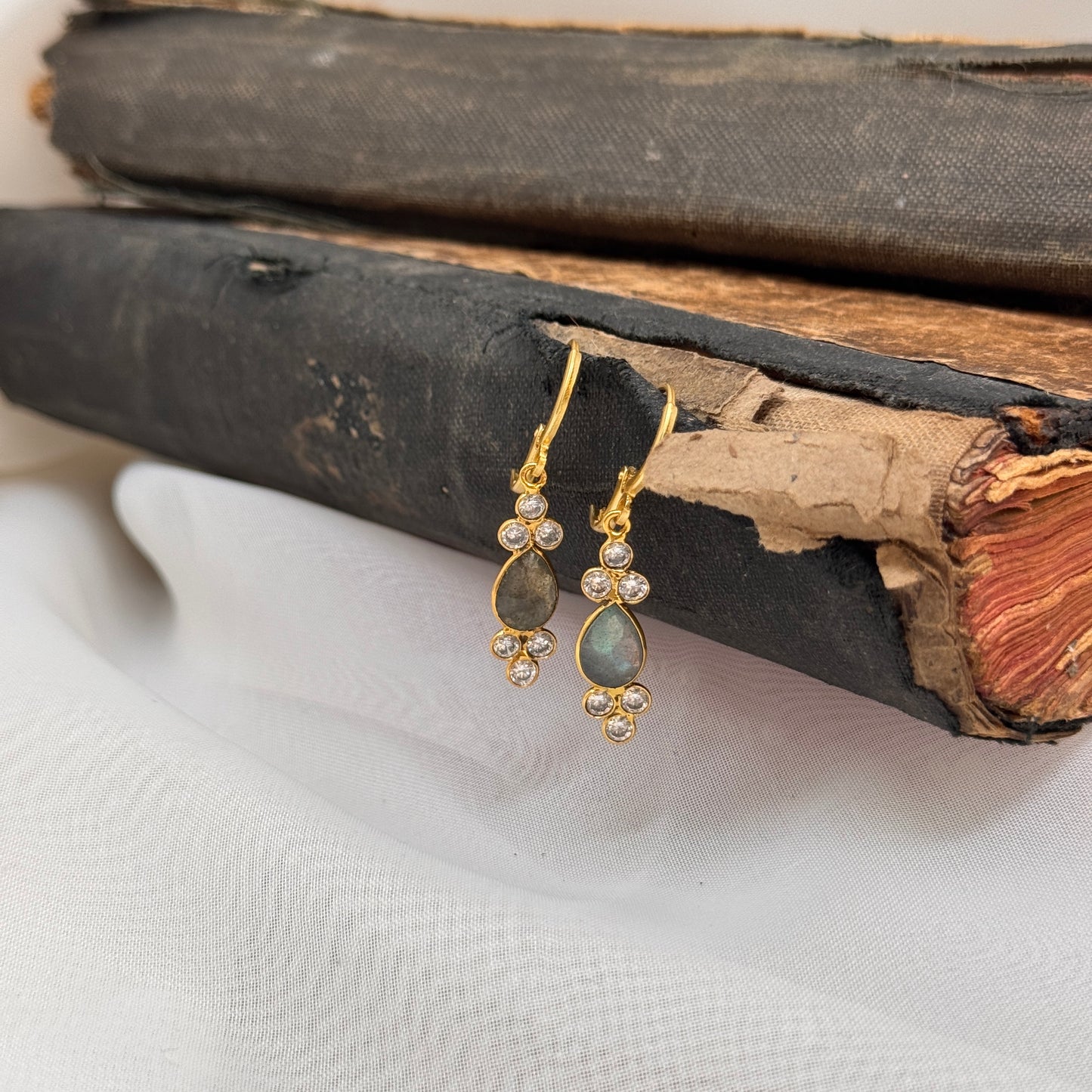 Coppia orecchini Neli Labradorite e zirconi pendenti - Lumiere Bijoux