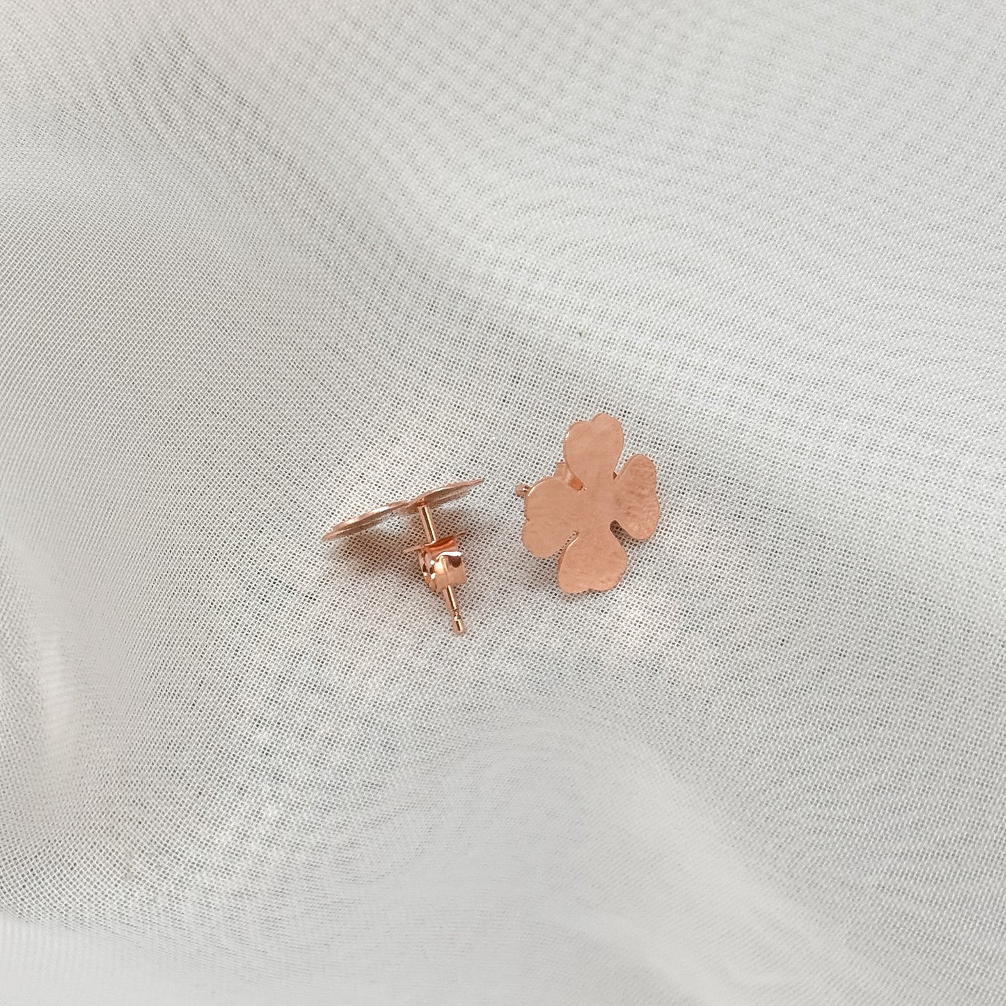 Coppia orecchini lobo quadrifoglio battuto argento 925 rosé - Lumiere Bijoux