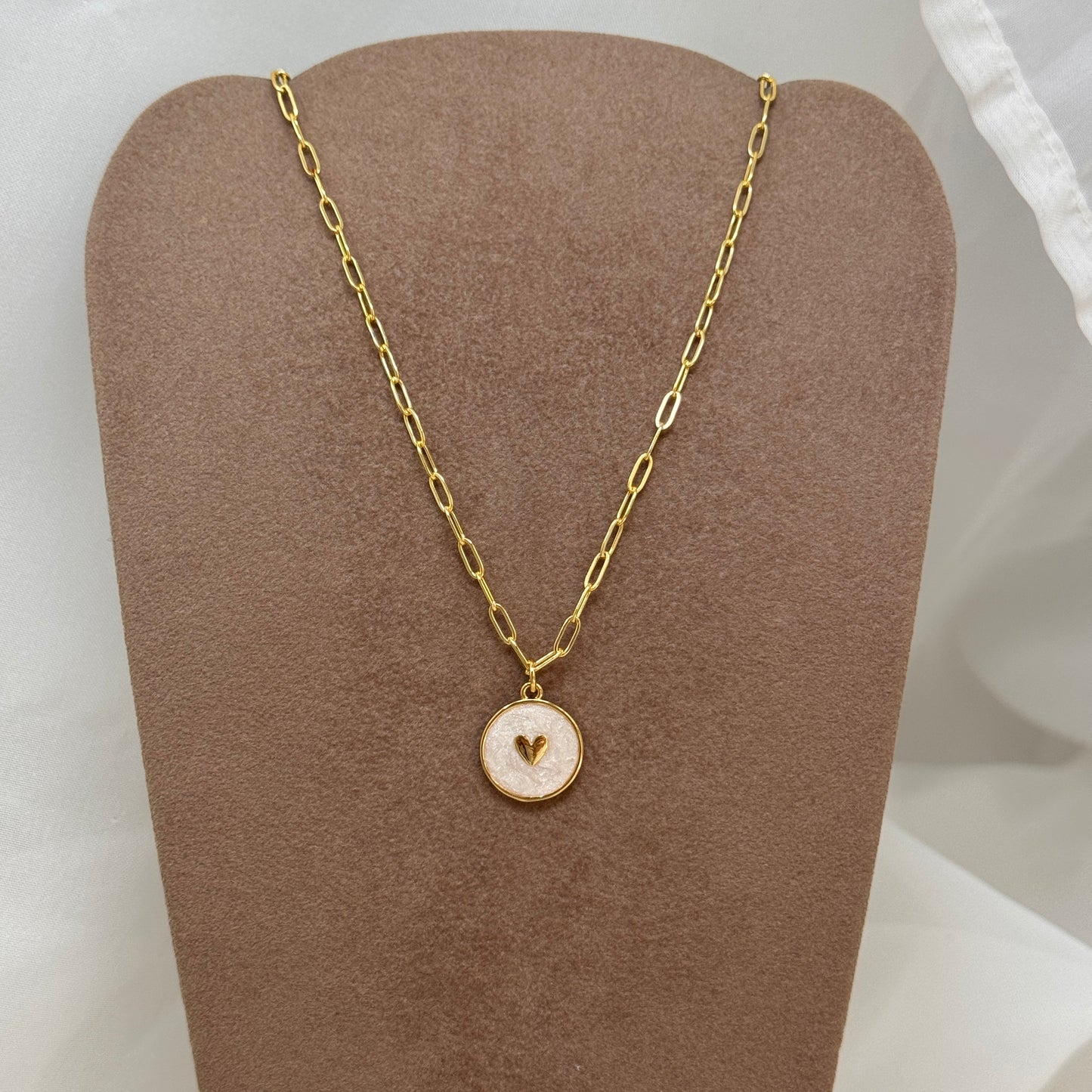 Collana cm50 in ottone catena sushi e pendente cialdina con cuore con smalto madreperla - Lumiere Bijoux