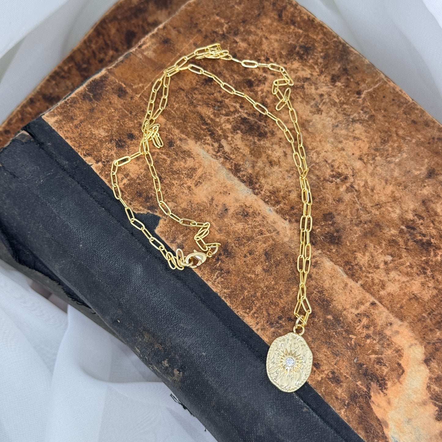 Collana cm60 in ottone catena sushi e pendente con sole e zircone - Lumiere Bijoux
