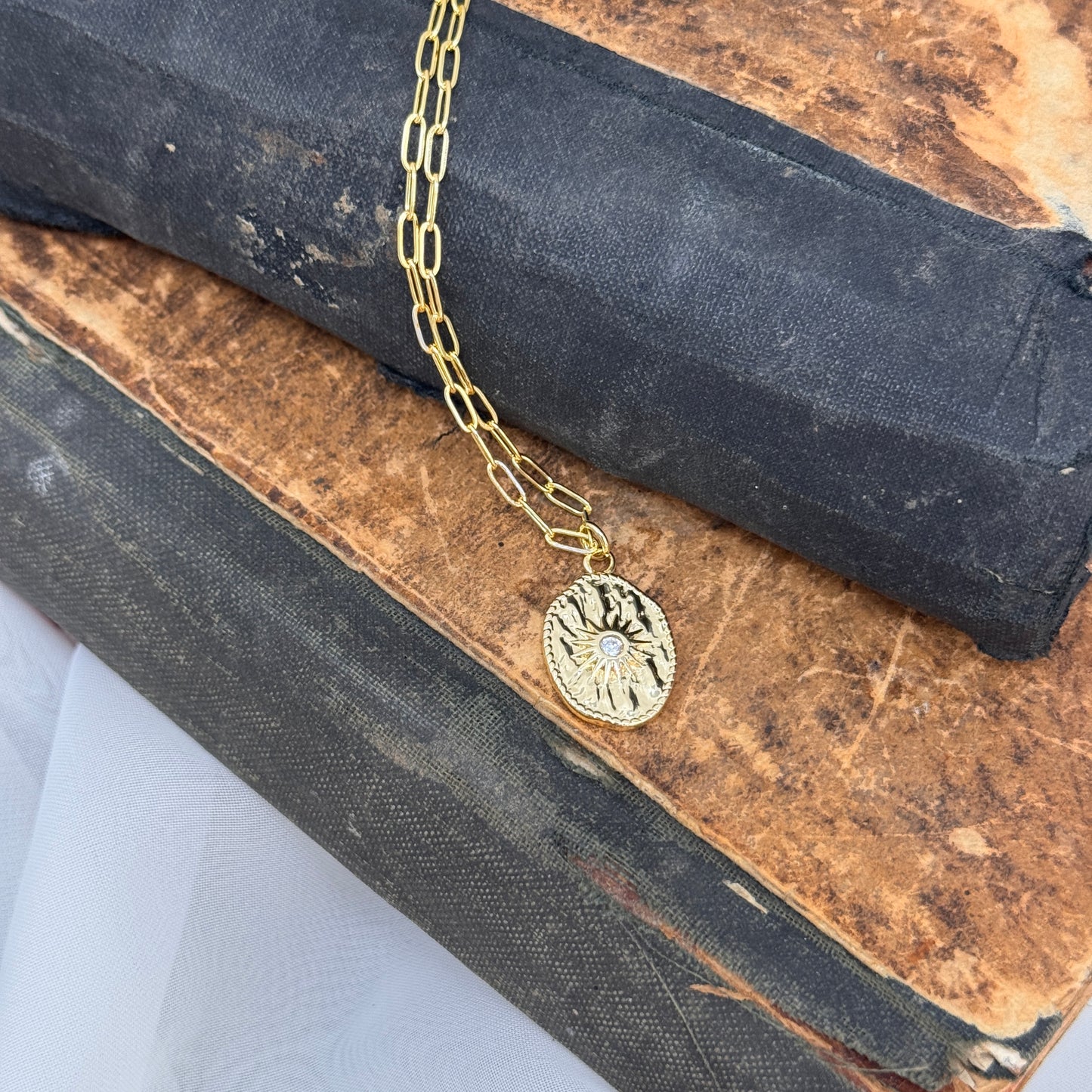 Collana cm60 in ottone catena sushi e pendente con sole e zircone - Lumiere Bijoux