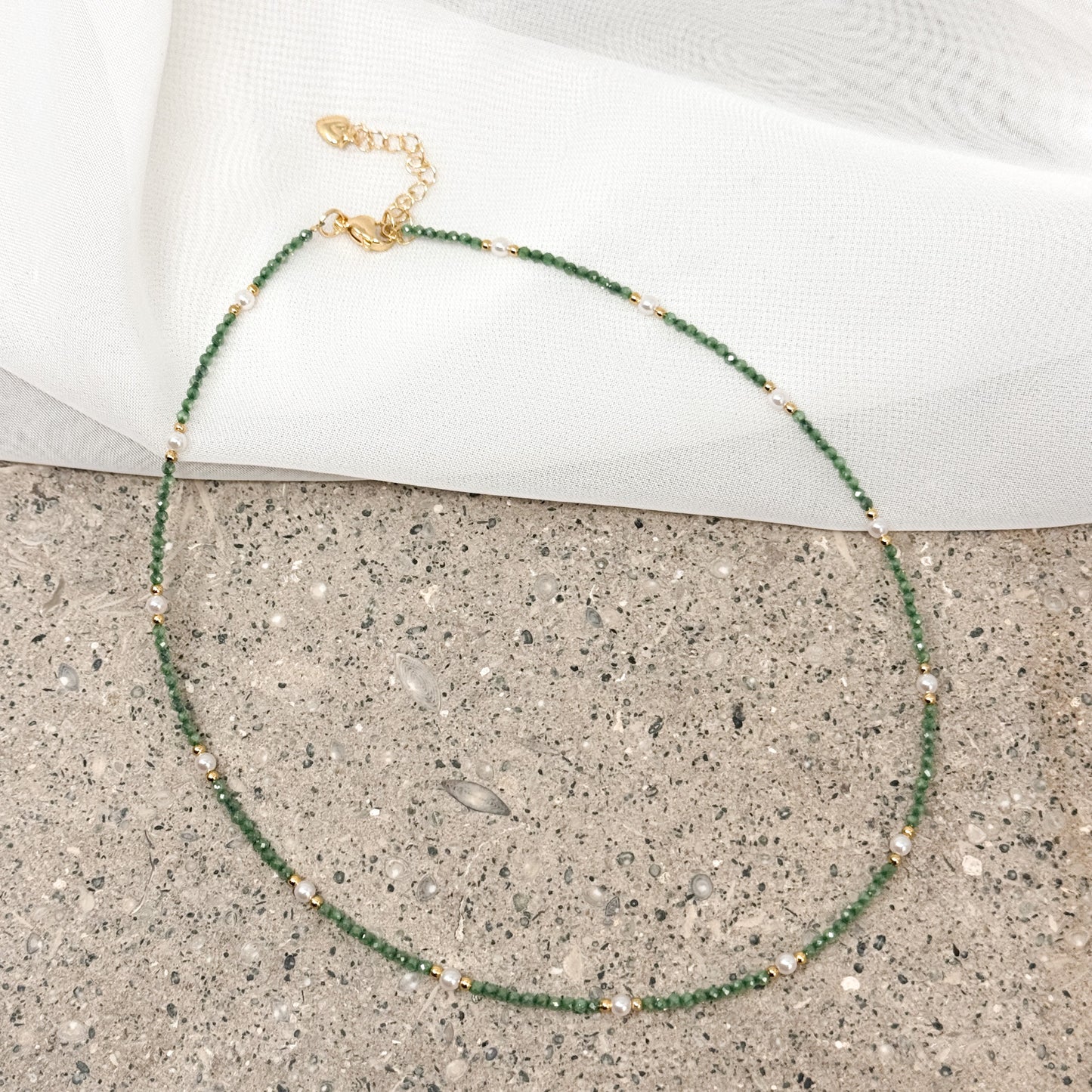 Collana cristalli alternati da perle naturali e pepite ottone - Lumiere Bijoux