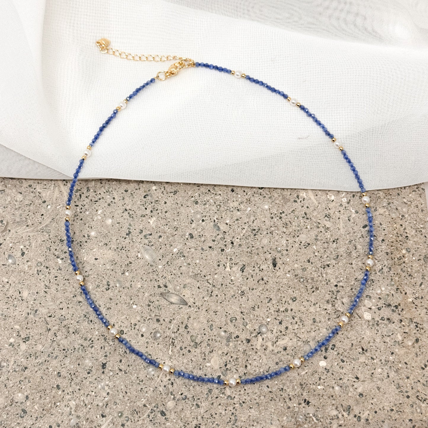 Collana cristalli alternati da perle naturali e pepite ottone - Lumiere Bijoux