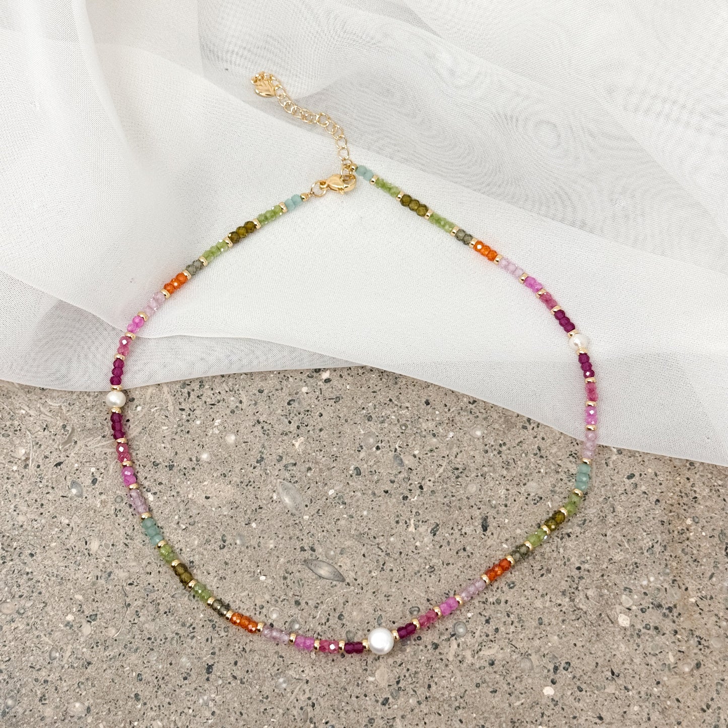 Collana multicolore con cristalli da 0.3 mm pepite oro e perla 0.5 mm naturale centrale - Lumiere Bijoux